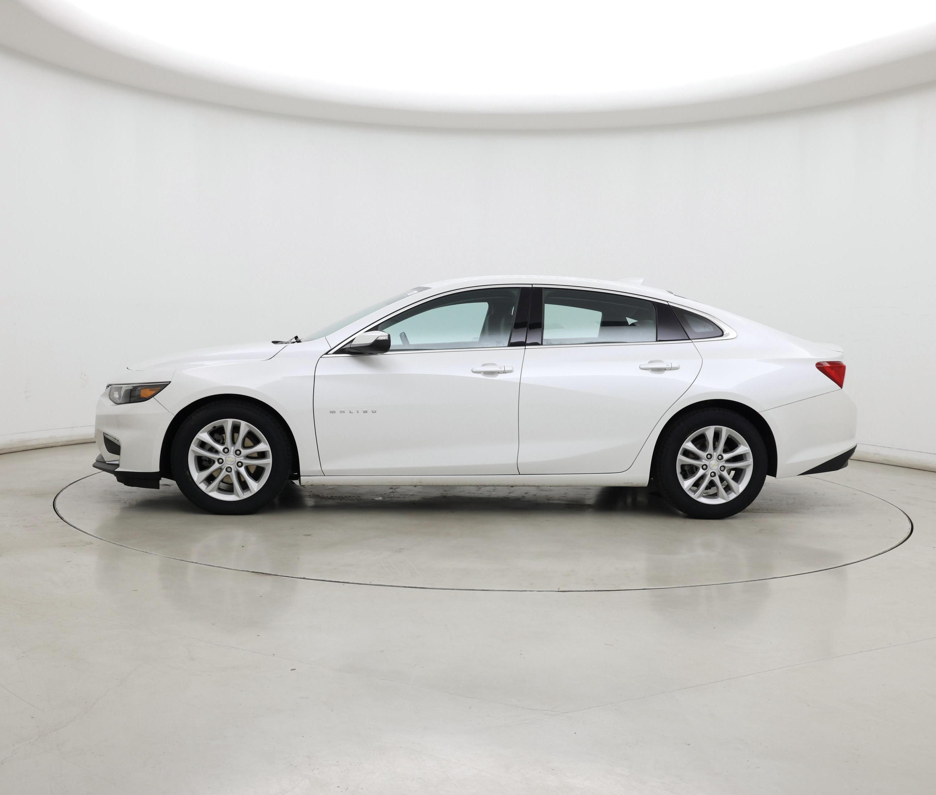 Thumbnail: 2017 Chevrolet Malibu - 3