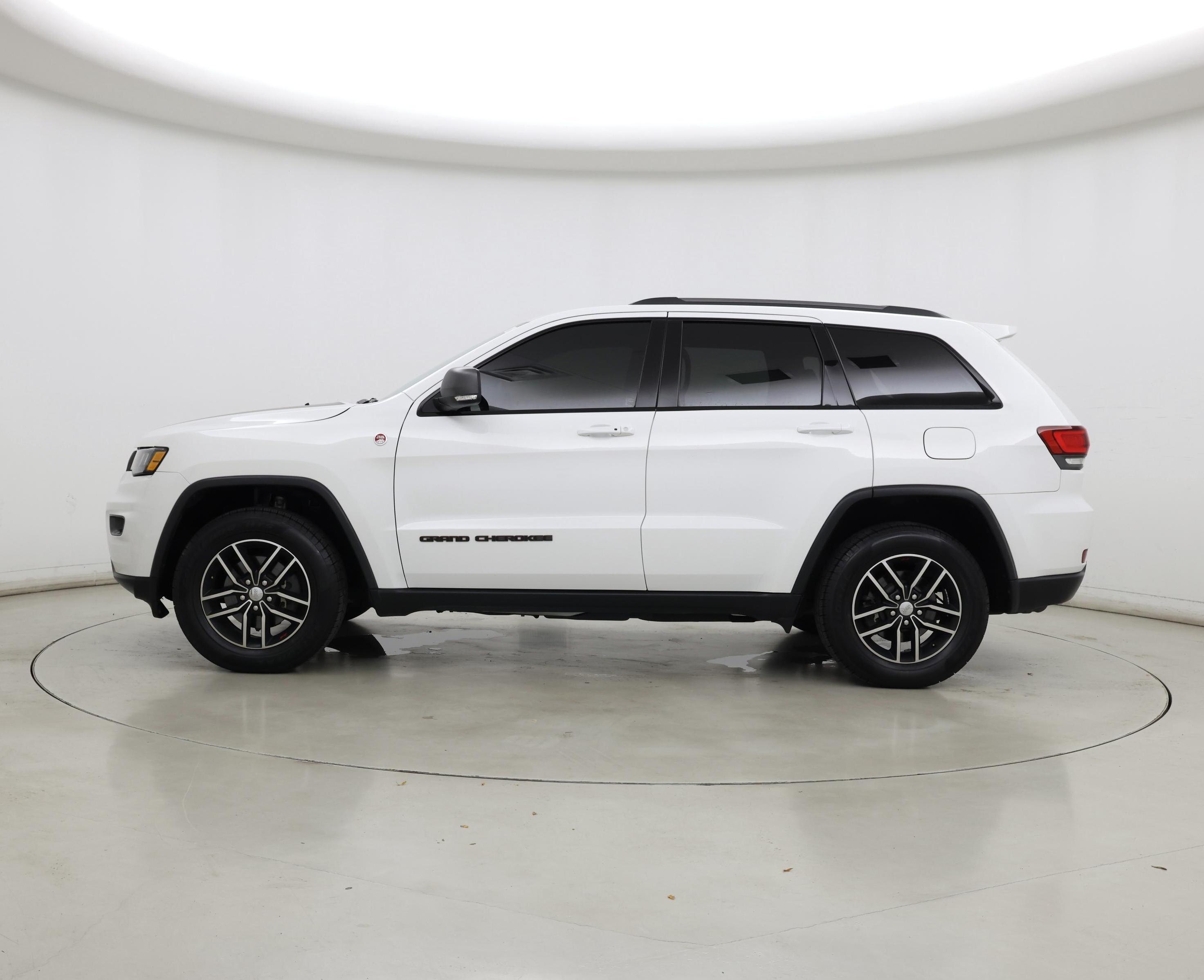 Thumbnail: 2017 Jeep Grand Cherokee - 3