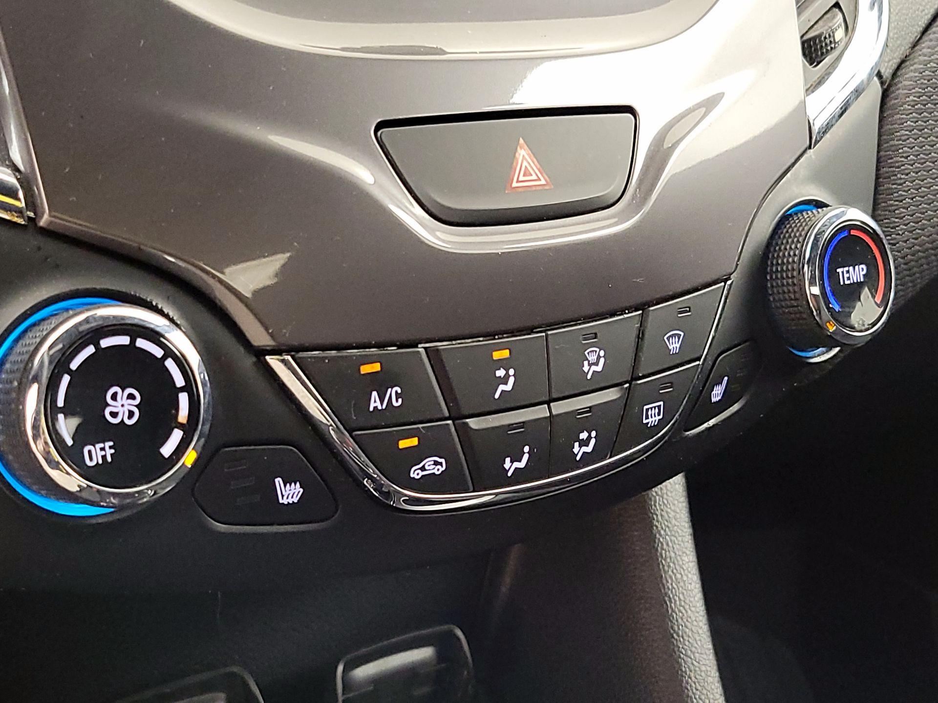Thumbnail: 2018 Chevrolet Cruze - 16