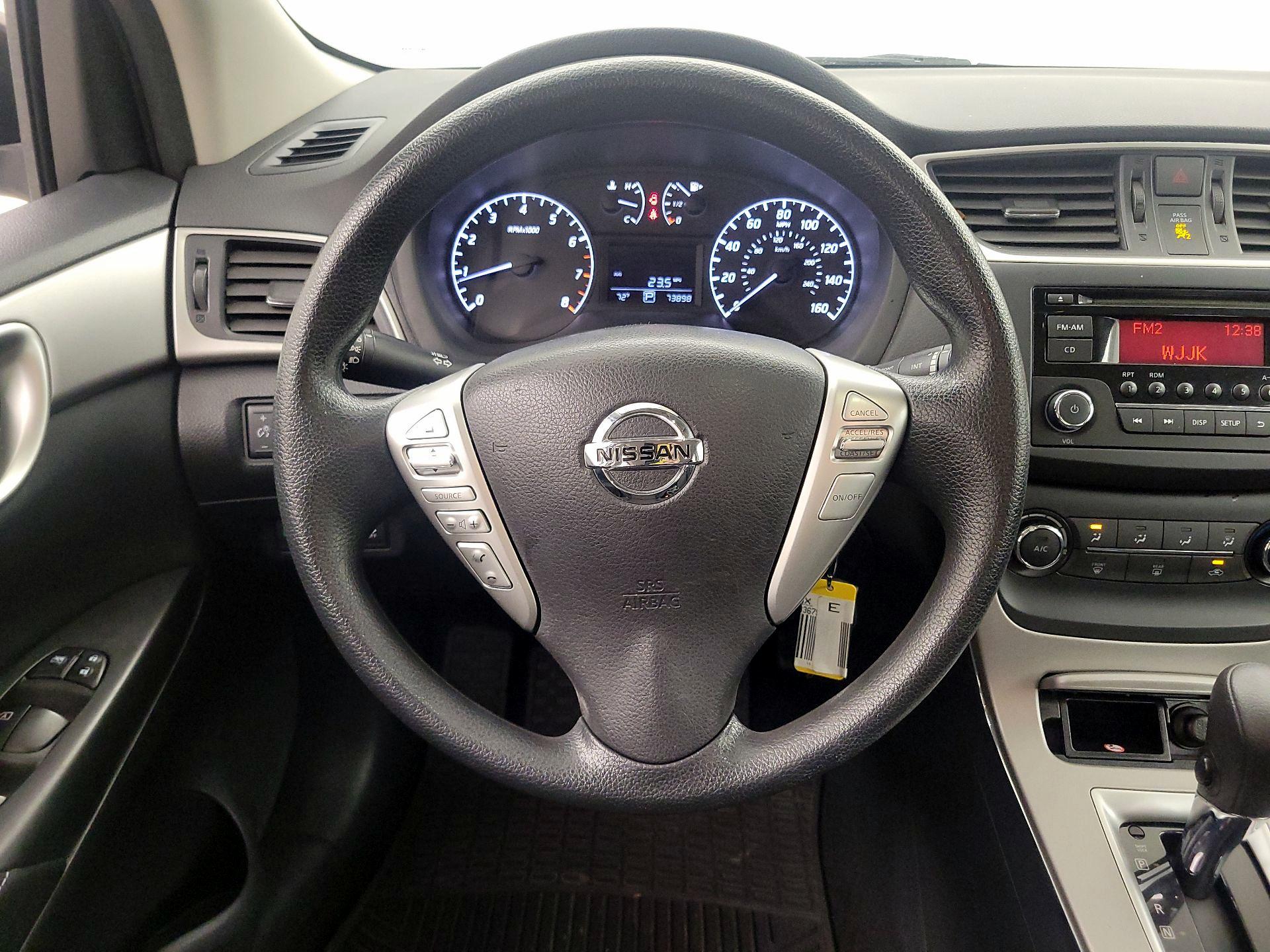 Thumbnail: 2015 Nissan Sentra - 10