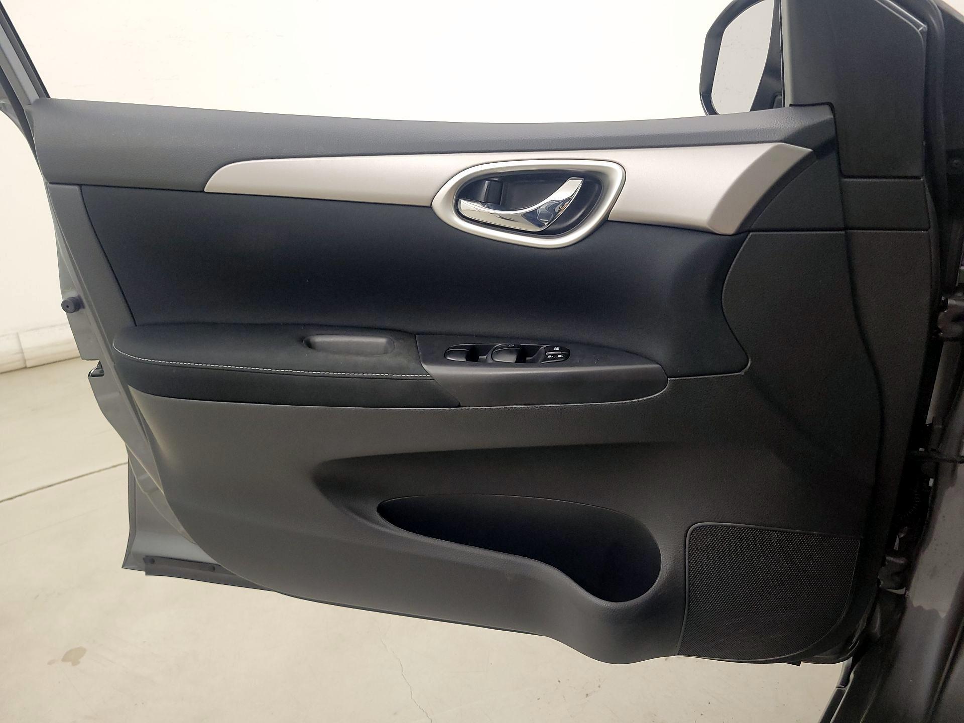 Thumbnail: 2015 Nissan Sentra - 12