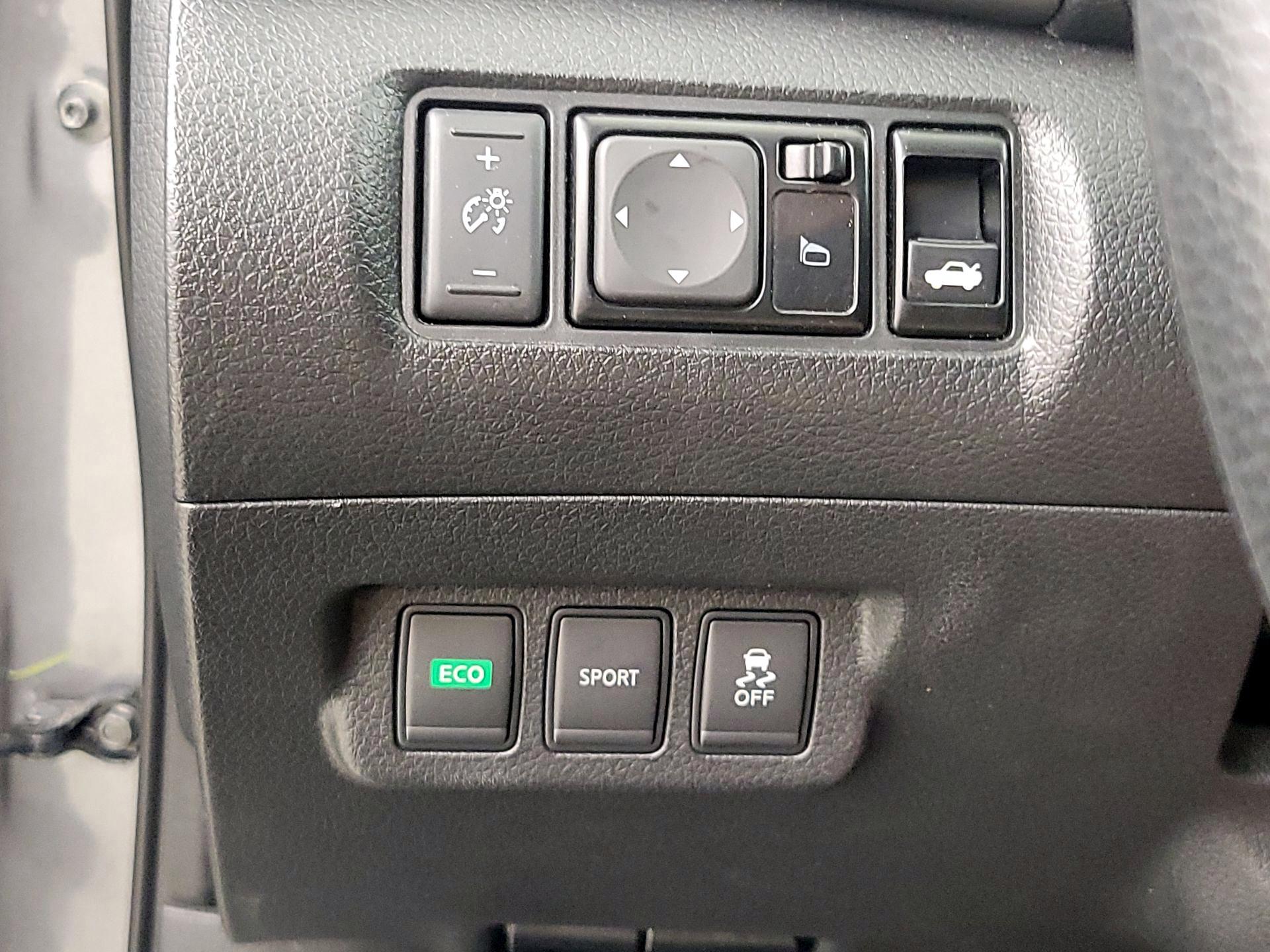 Thumbnail: 2015 Nissan Sentra - 13
