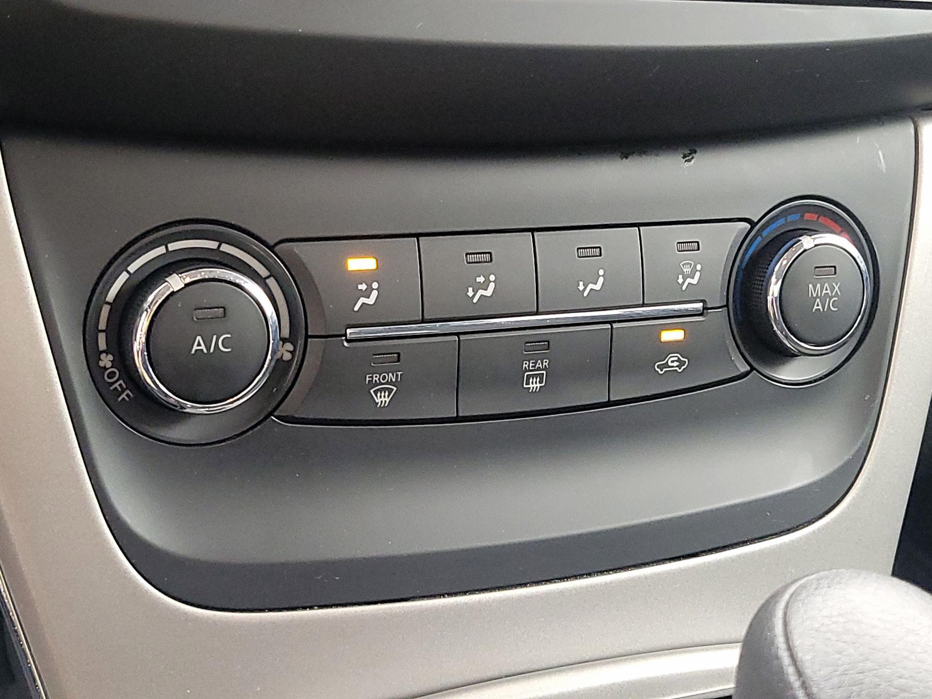 Thumbnail: 2015 Nissan Sentra - 15