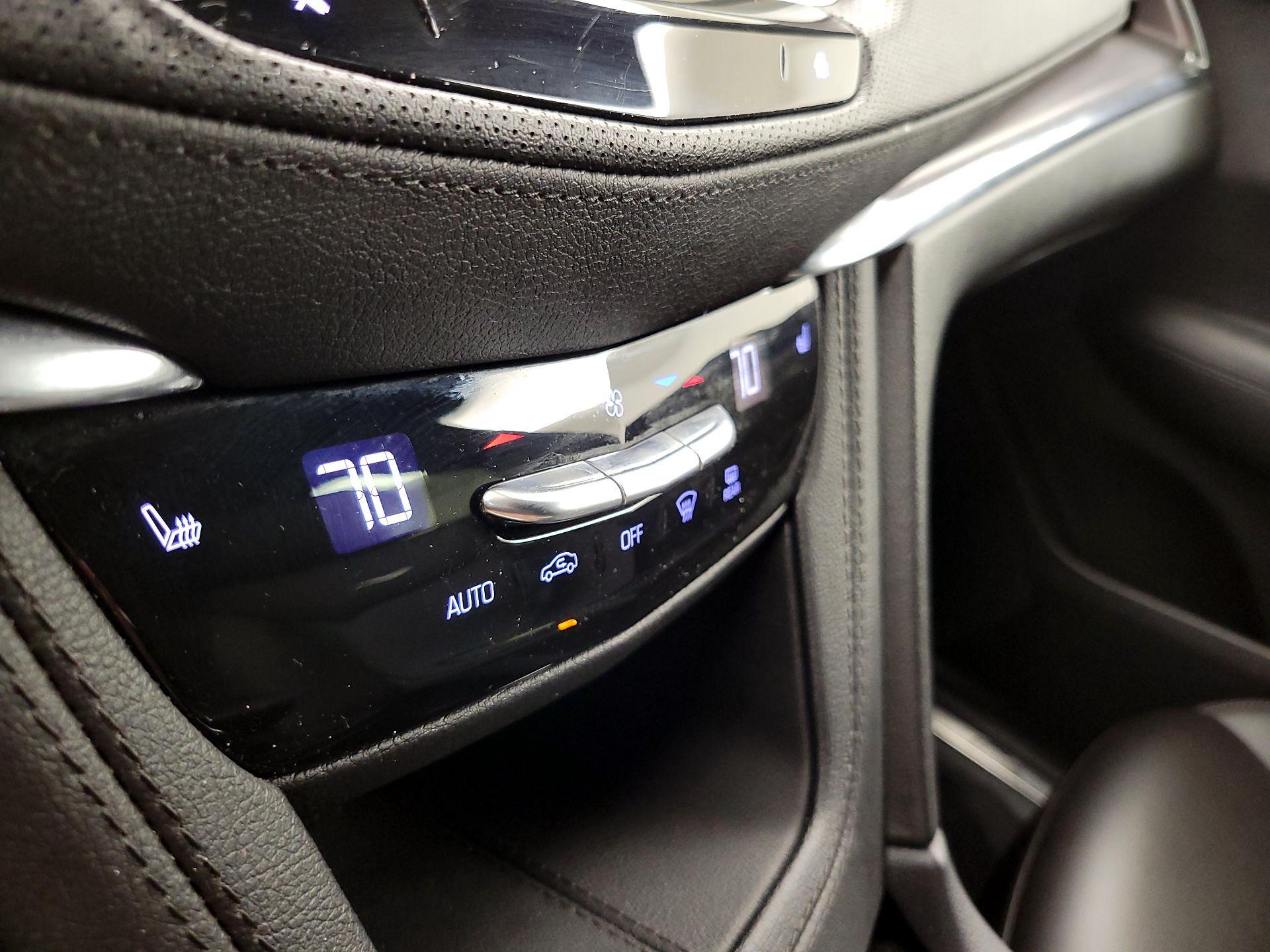 Thumbnail: 2021 Cadillac XT5 - 16