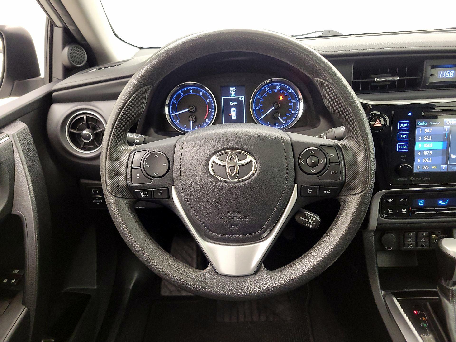 Thumbnail: 2017 Toyota Corolla - 10