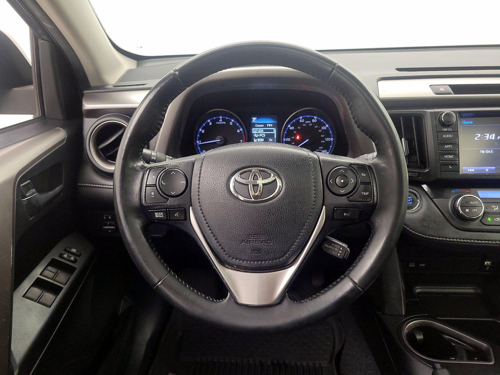 Thumbnail: 2018 Toyota RAV4 - 10