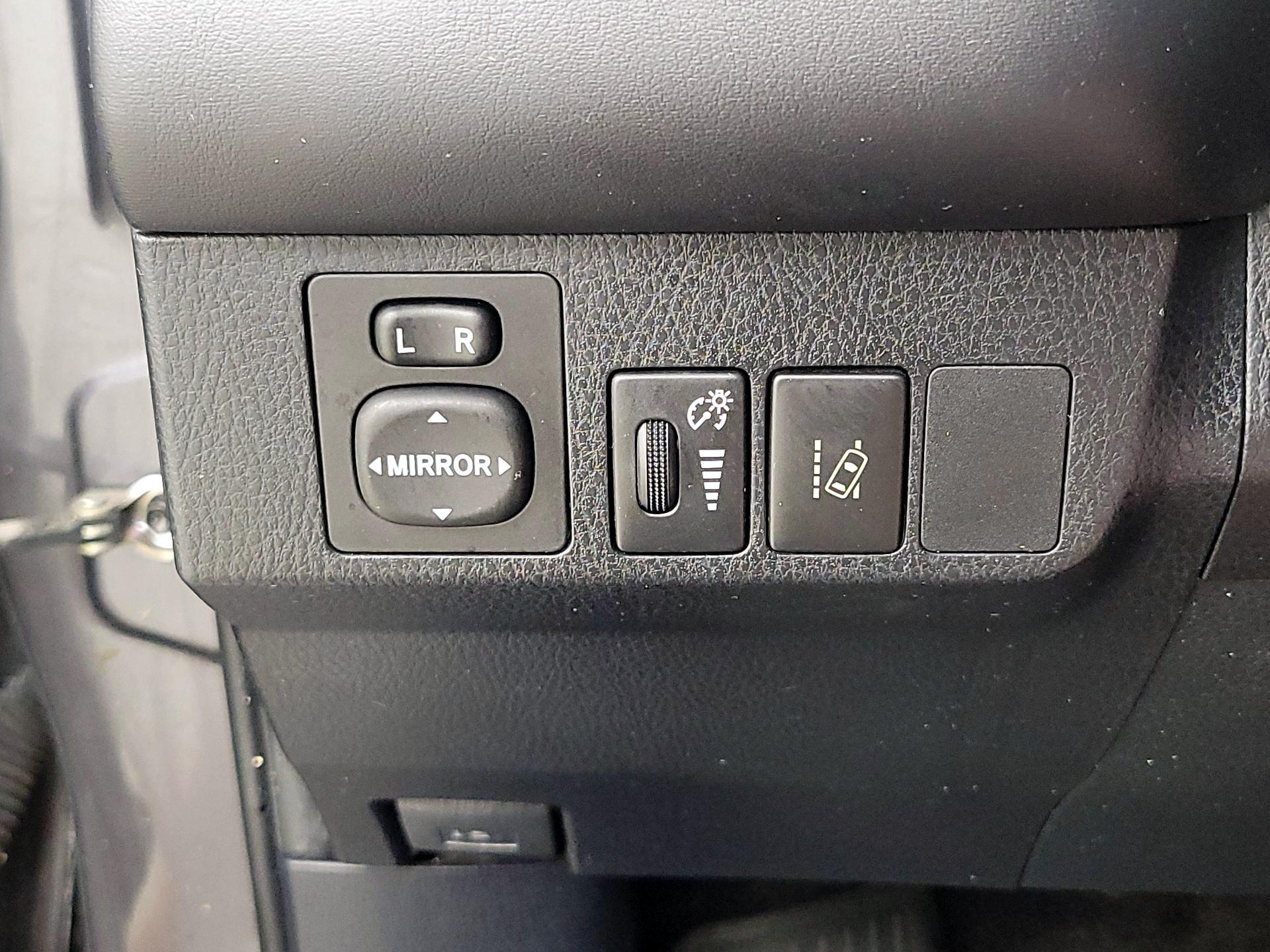 Thumbnail: 2018 Toyota RAV4 - 13