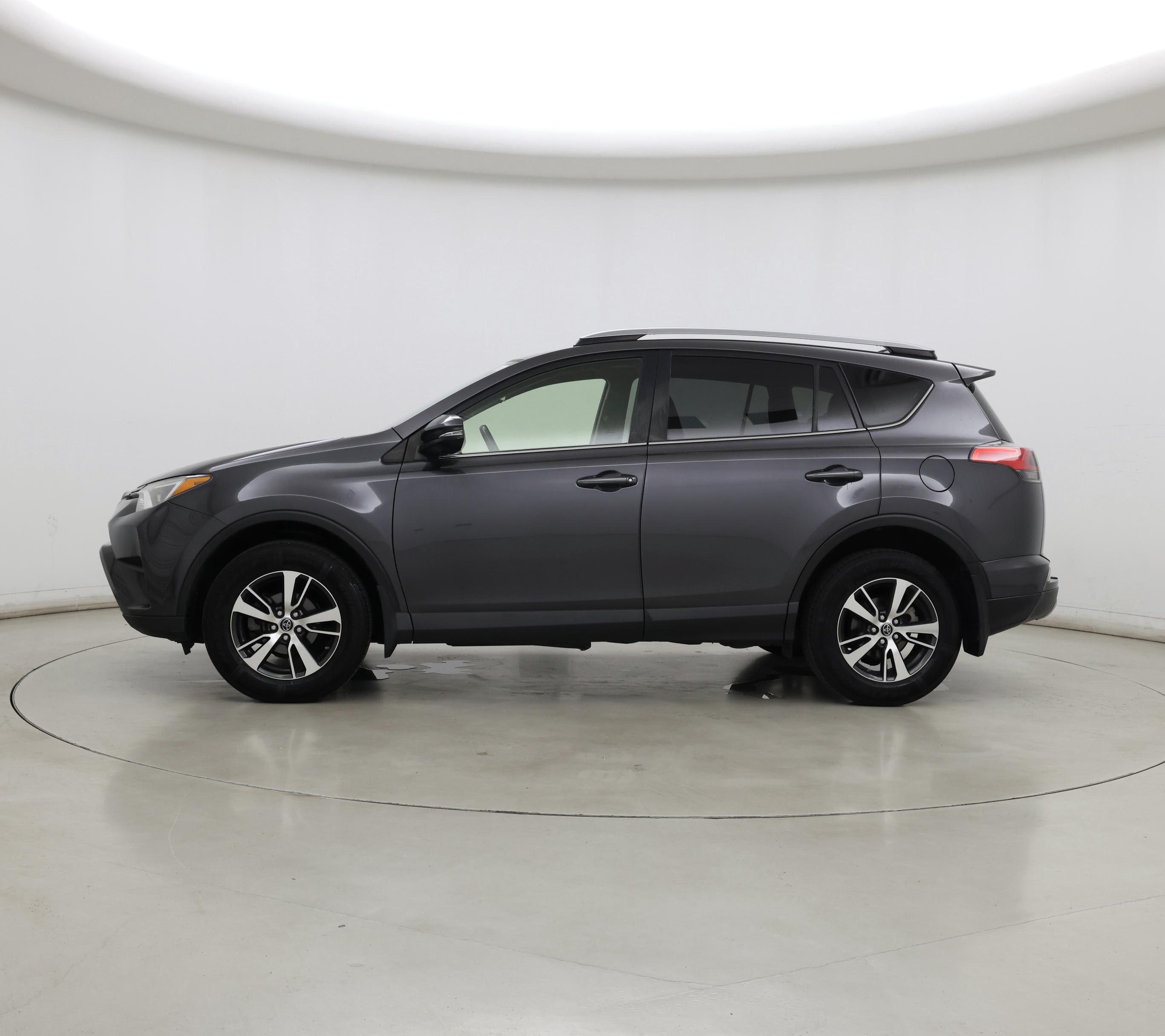 Thumbnail: 2018 Toyota RAV4 - 3