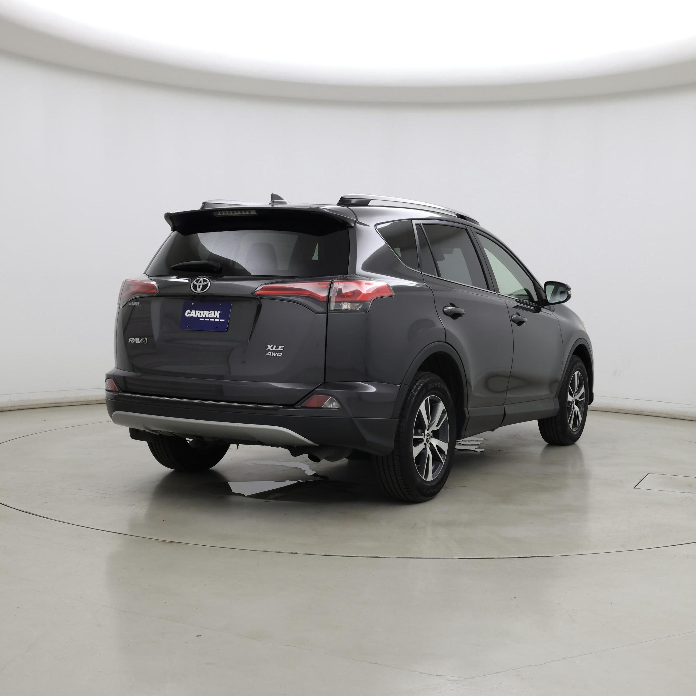 Thumbnail: 2018 Toyota RAV4 - 8