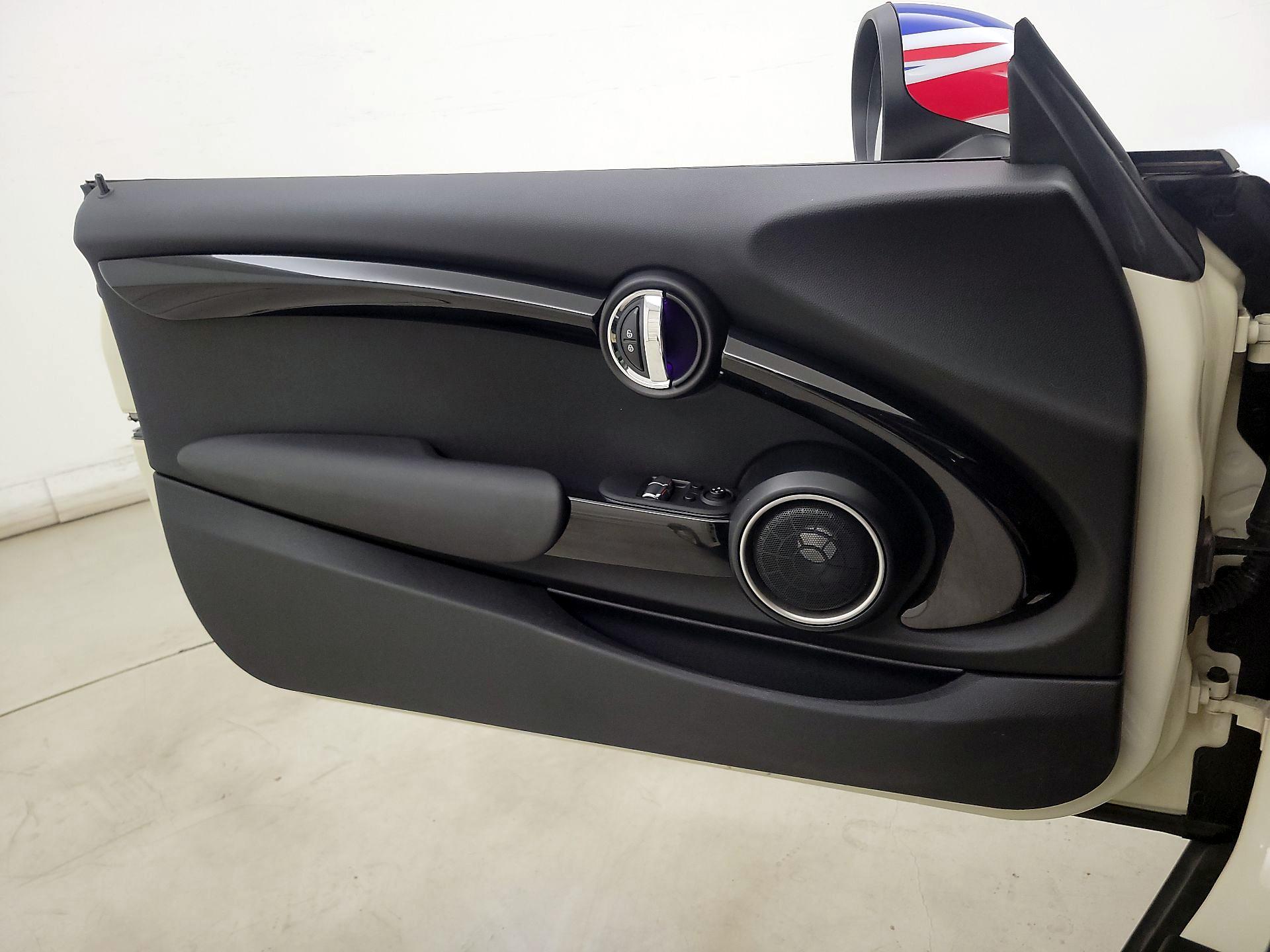 Thumbnail: 2015 MINI Cooper Hardtop - 12