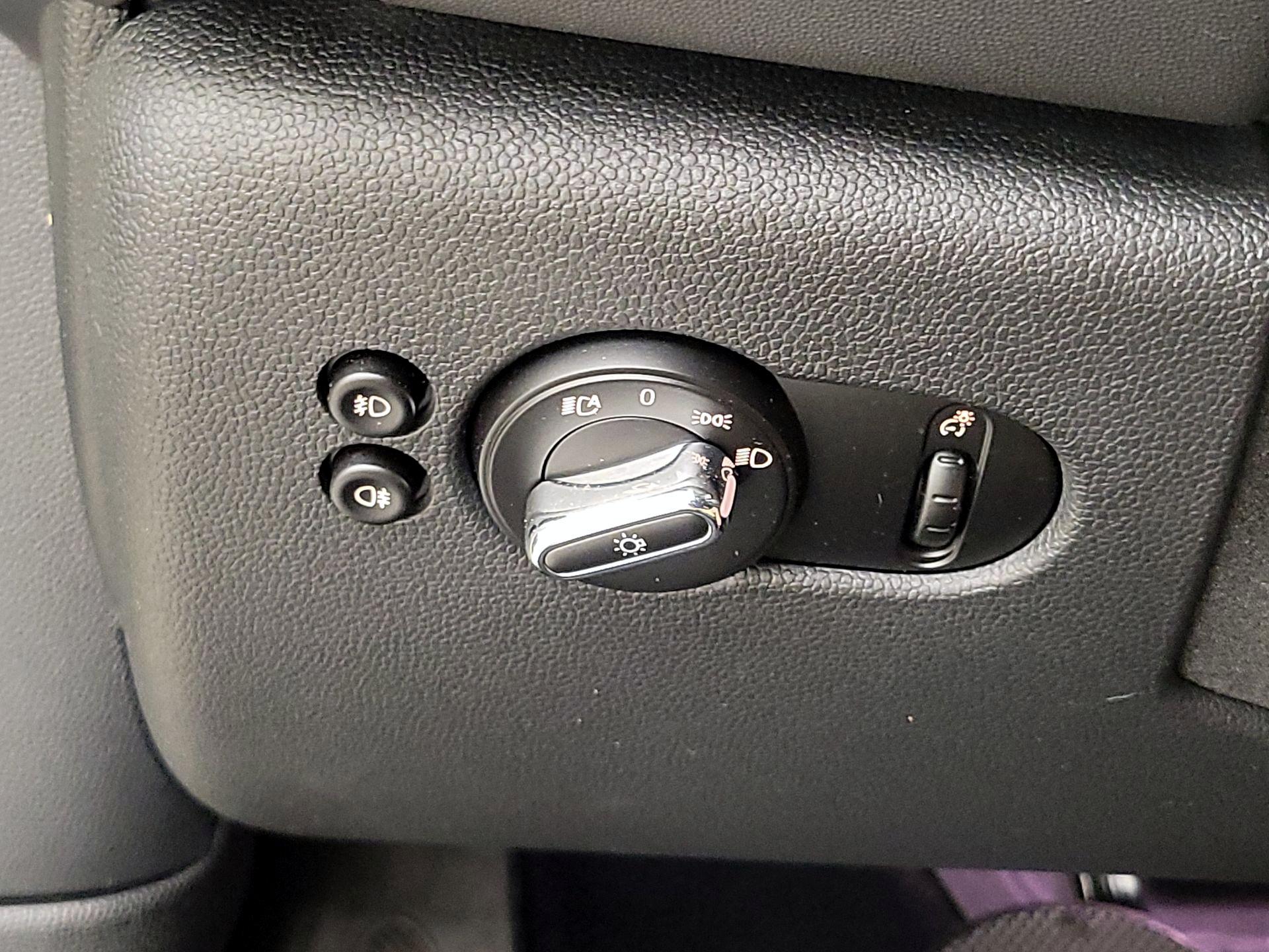 Thumbnail: 2015 MINI Cooper Hardtop - 13