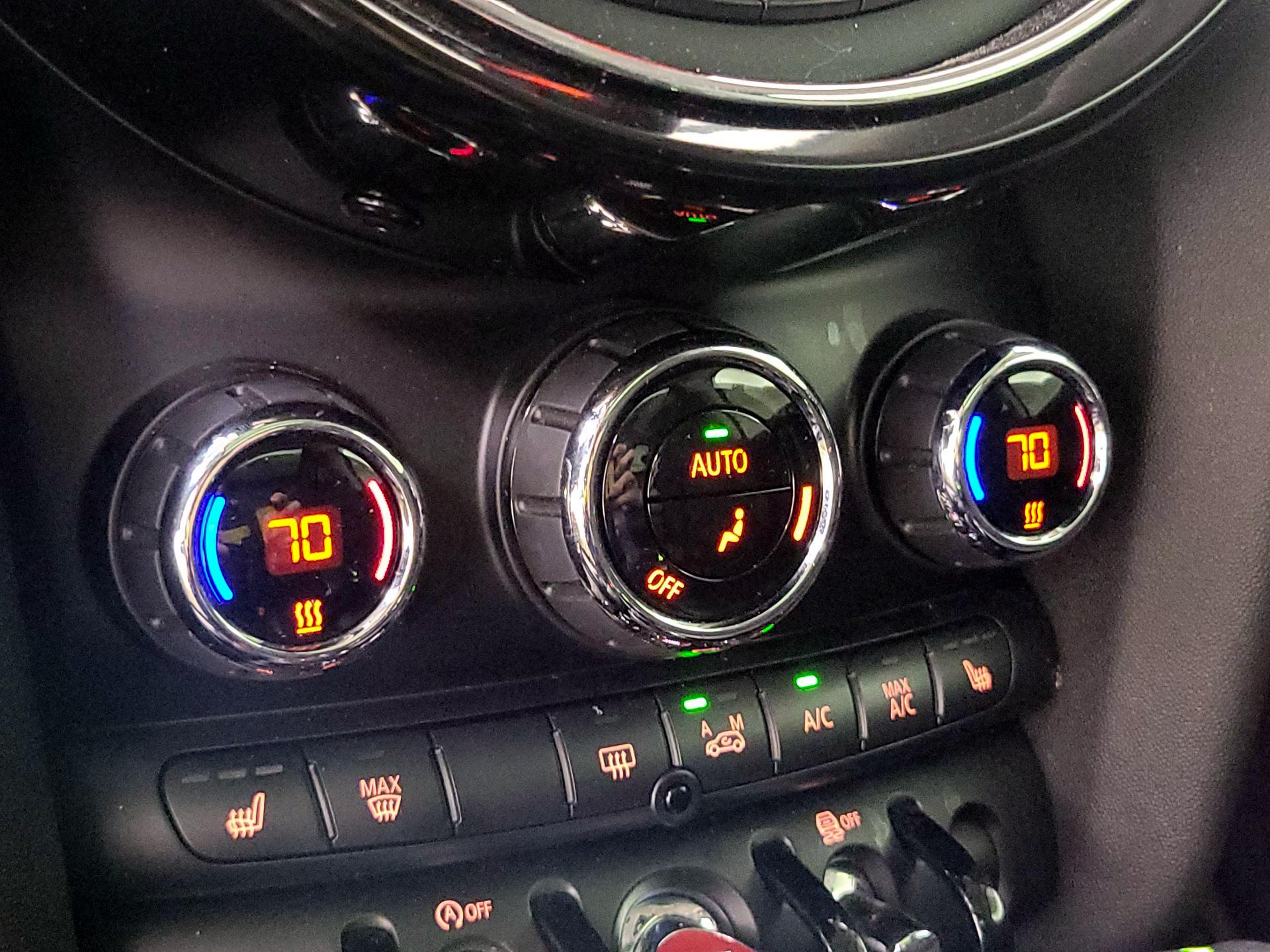 Thumbnail: 2015 MINI Cooper Hardtop - 17
