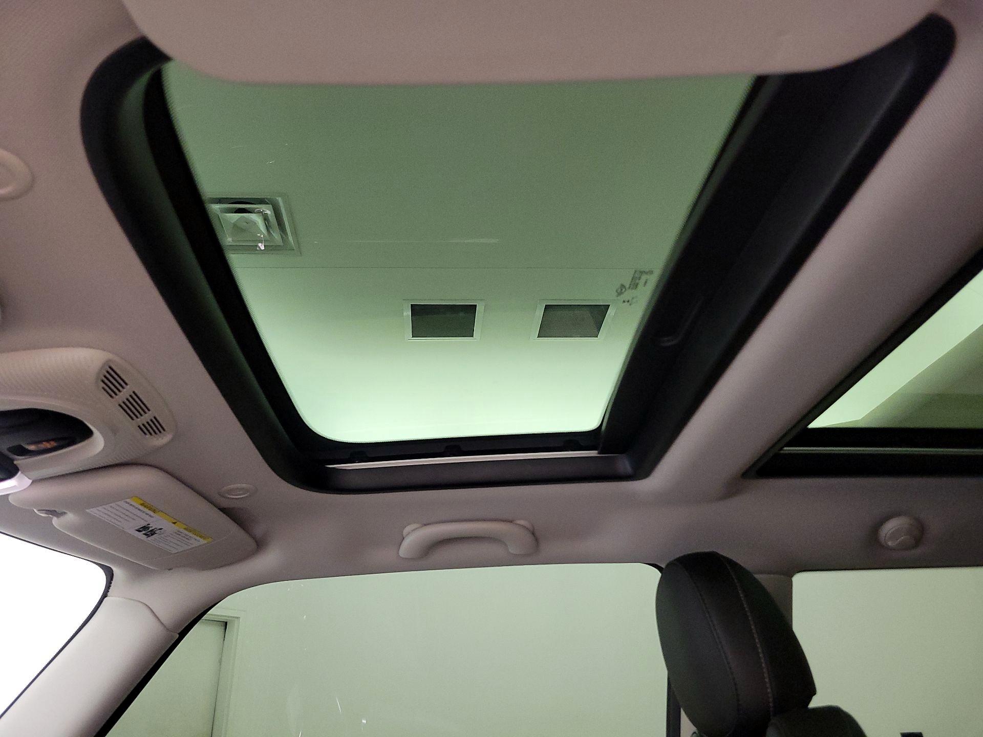 Thumbnail: 2015 MINI Cooper Hardtop - 20