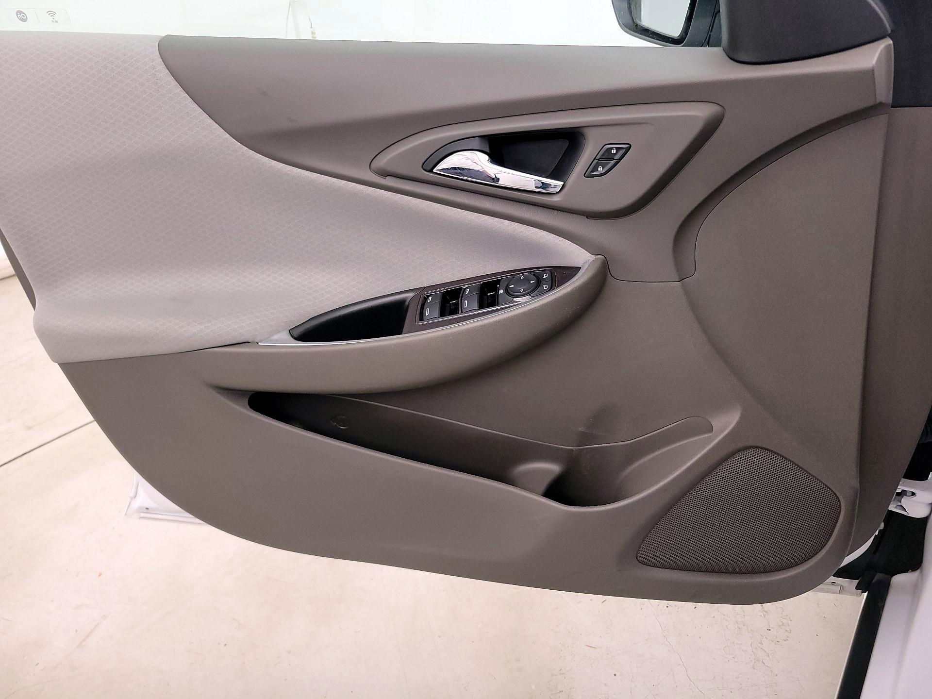 Thumbnail: 2022 Chevrolet Malibu - 12