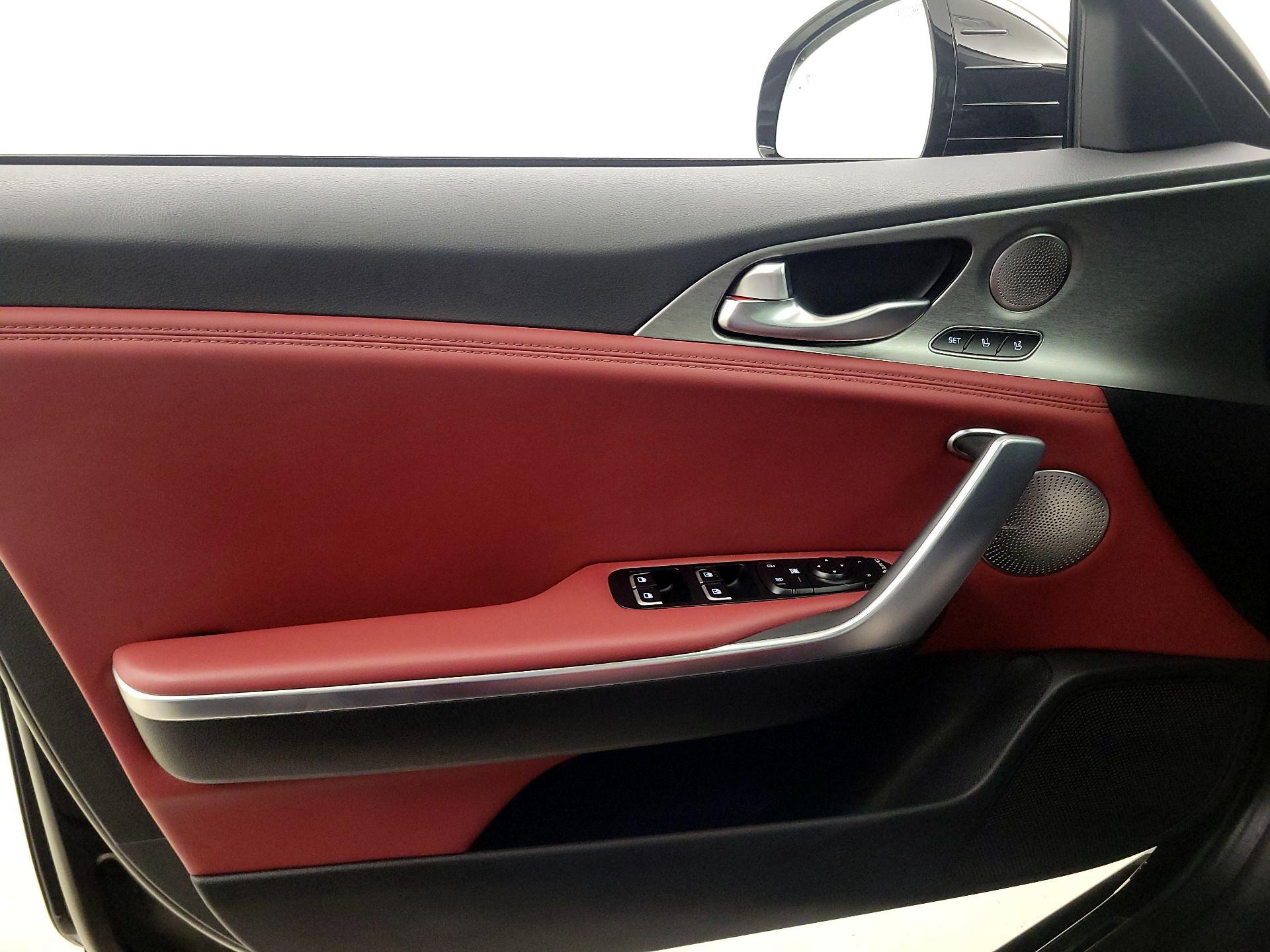 Thumbnail: 2018 Kia Stinger - 12