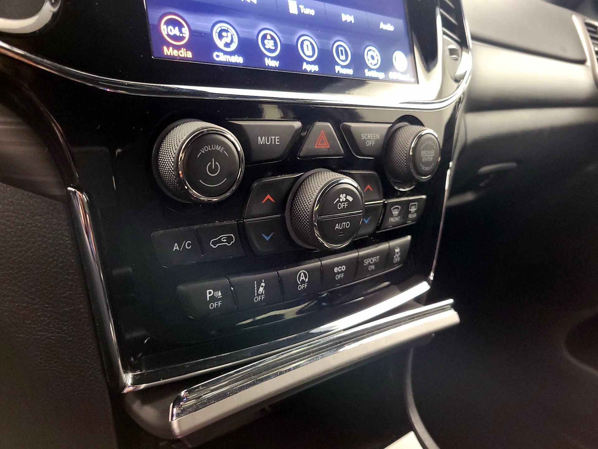 Thumbnail: 2020 Jeep Grand Cherokee - 17