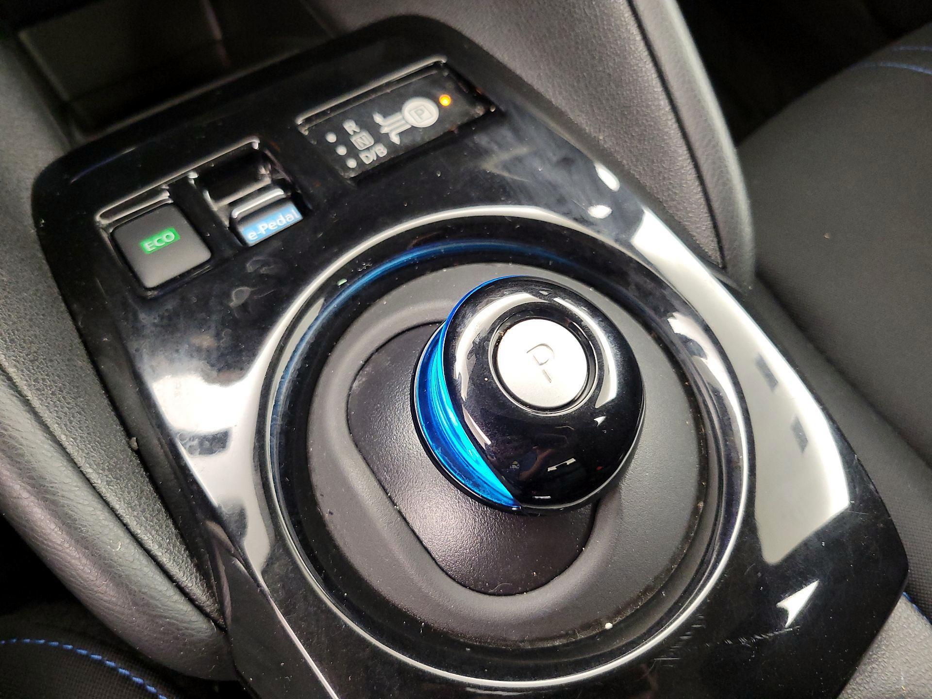 Thumbnail: 2023 Nissan Leaf - 17