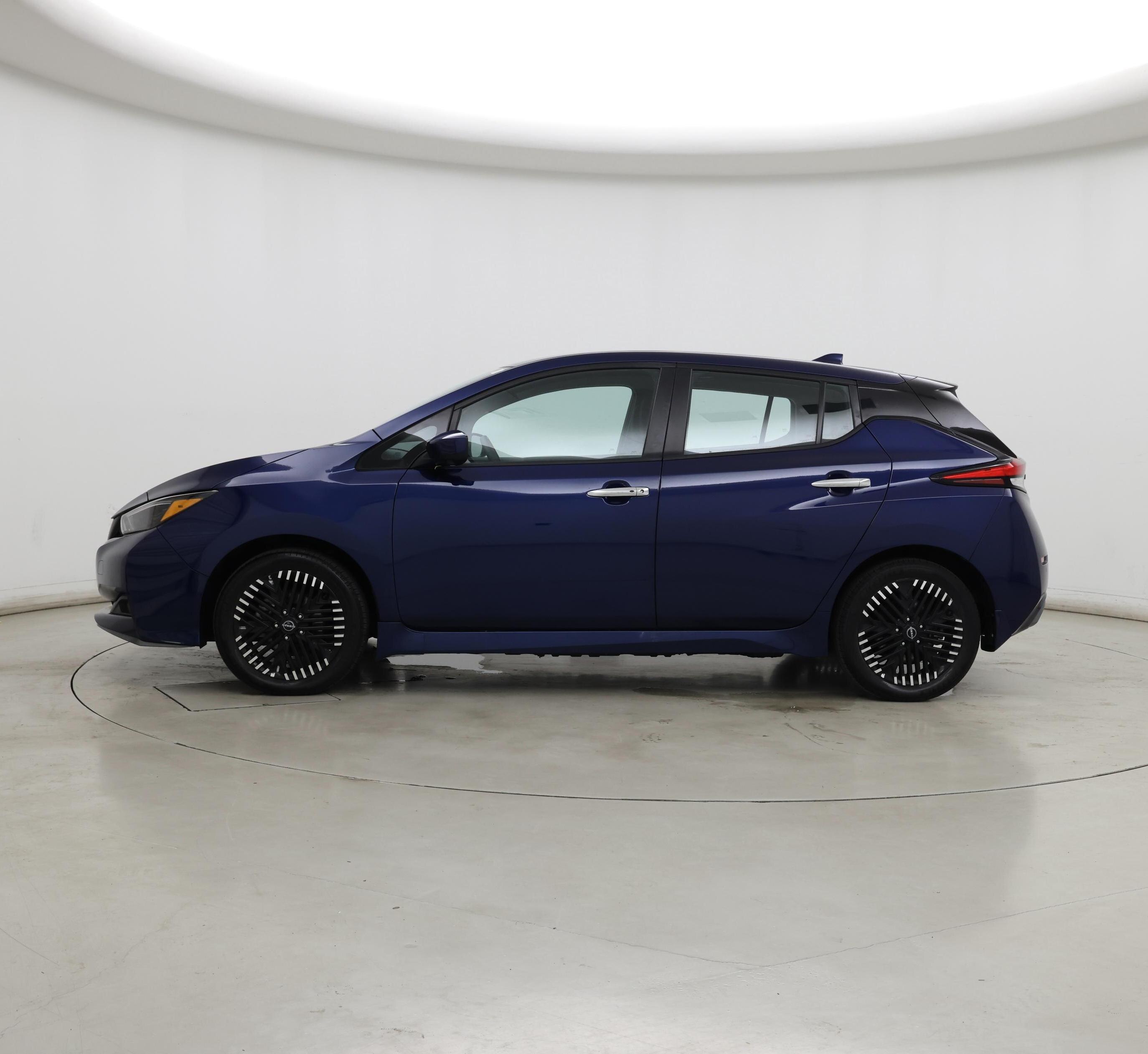 Thumbnail: 2023 Nissan Leaf - 3