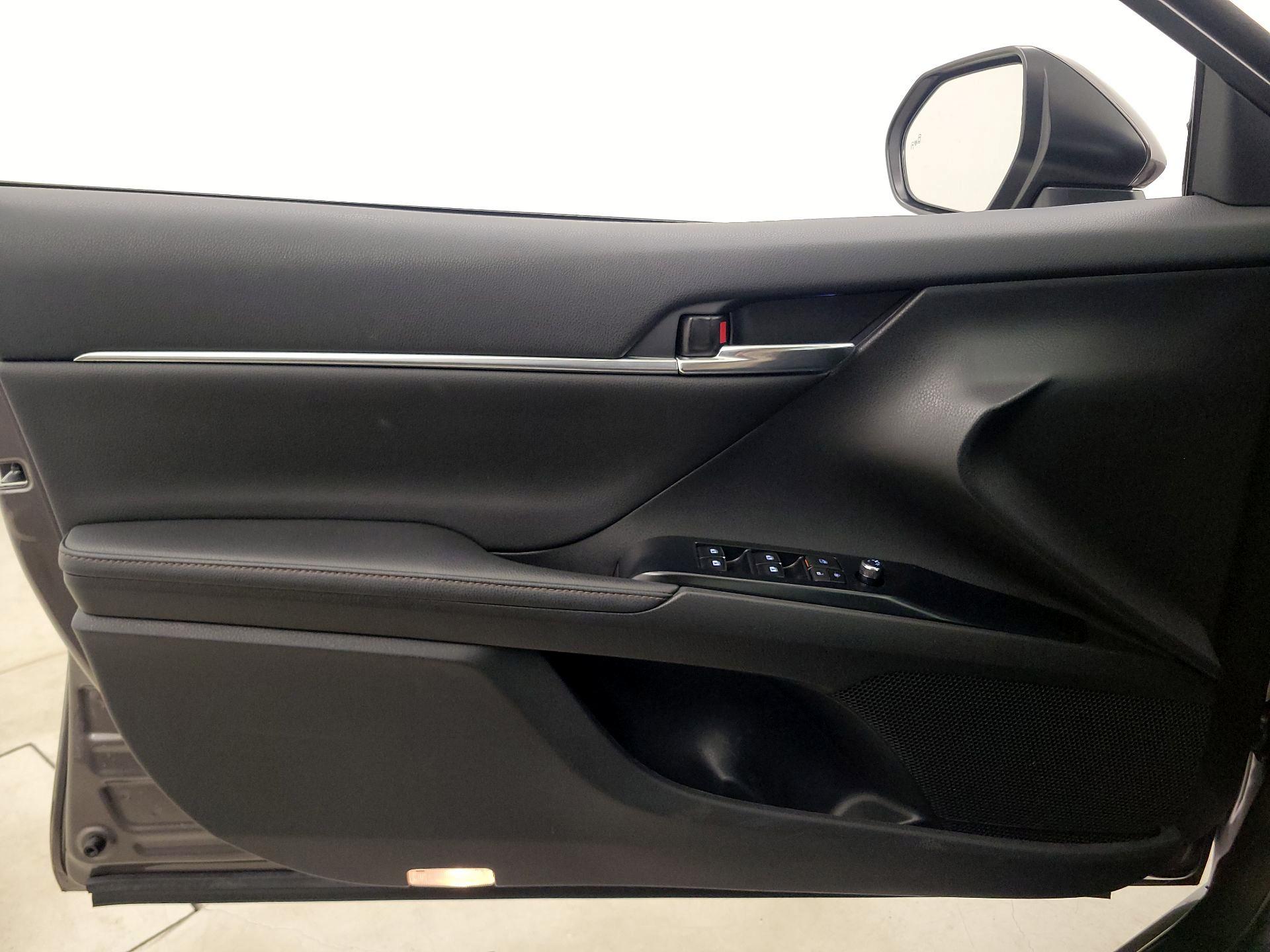 Thumbnail: 2020 Toyota Camry - 12