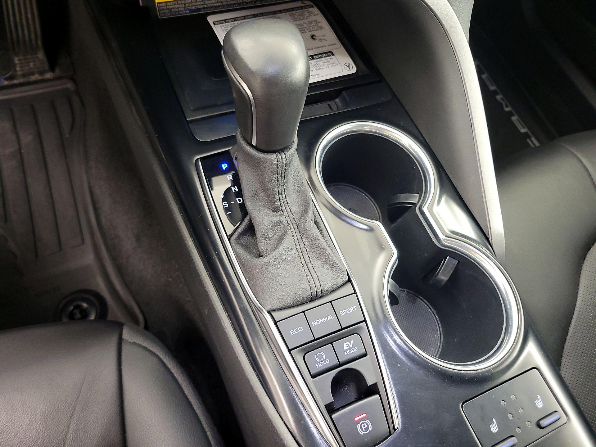 Thumbnail: 2020 Toyota Camry - 17