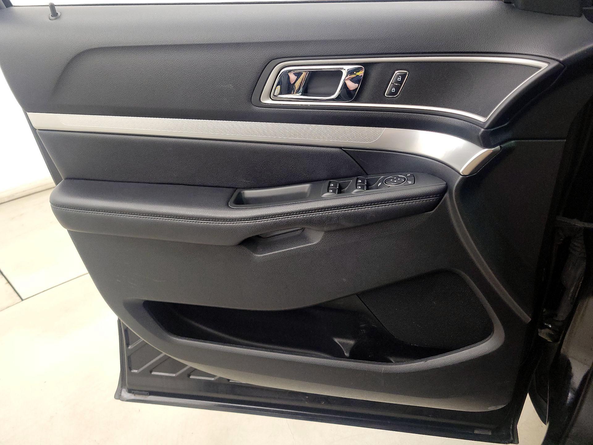 Thumbnail: 2016 Ford Explorer - 12
