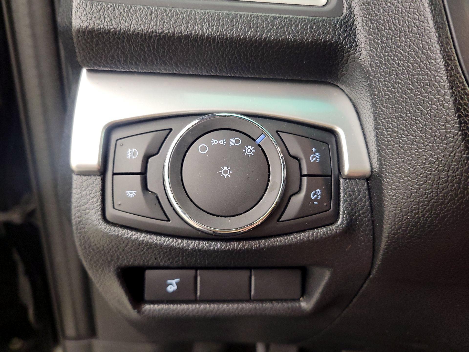 Thumbnail: 2016 Ford Explorer - 13