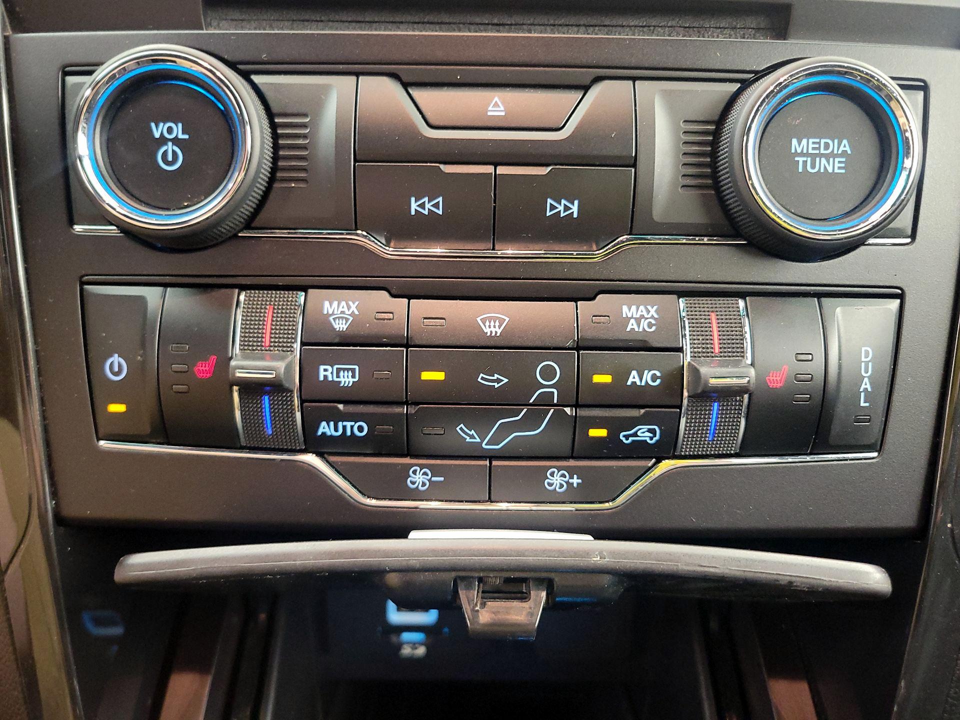 Thumbnail: 2016 Ford Explorer - 17