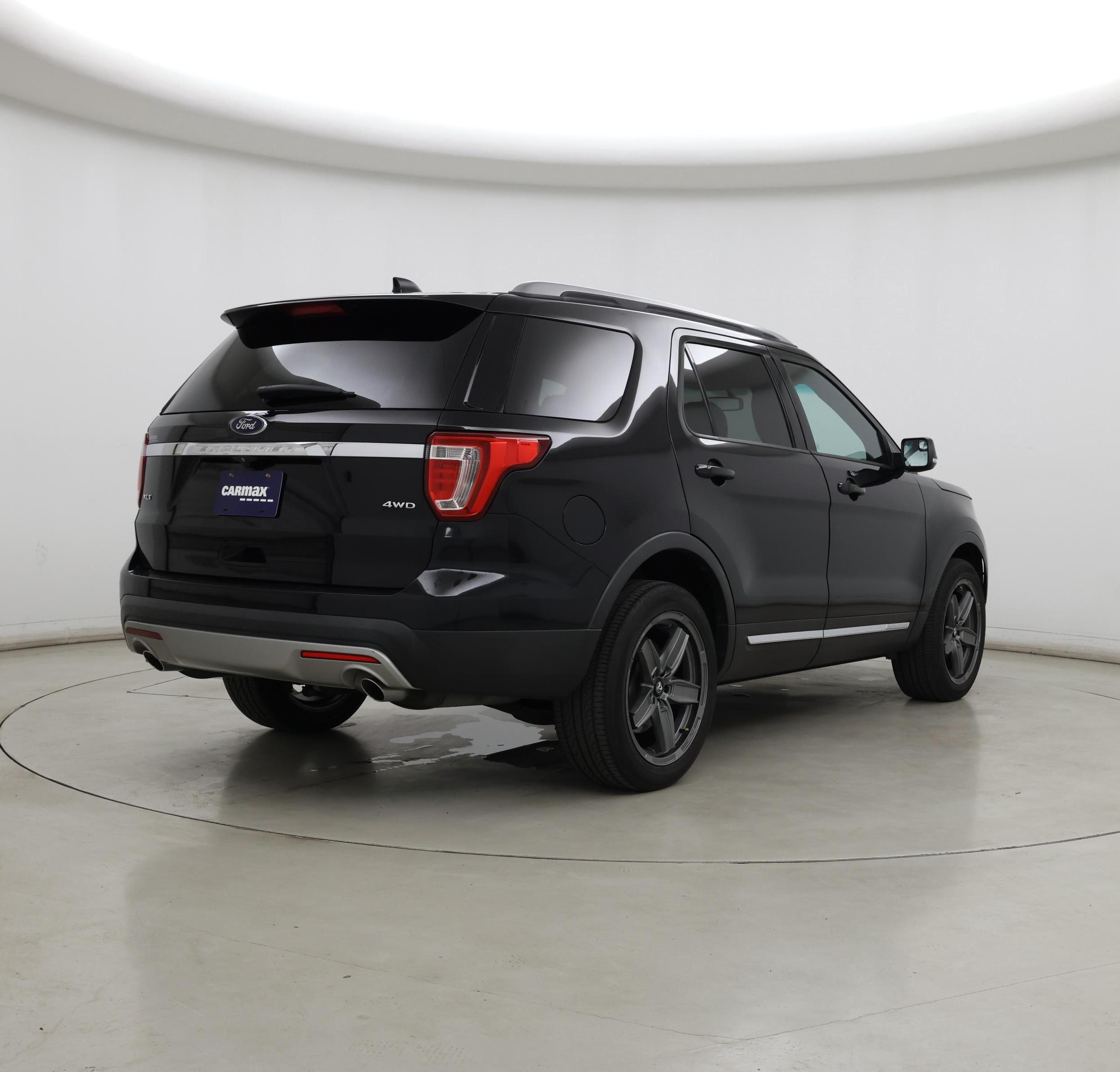 Thumbnail: 2016 Ford Explorer - 8