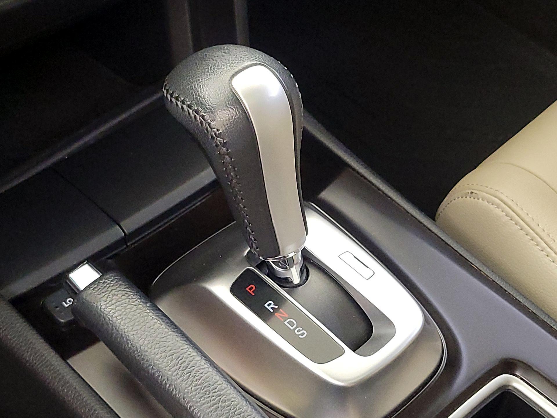 Thumbnail: 2015 Honda Accord Crosstour - 17