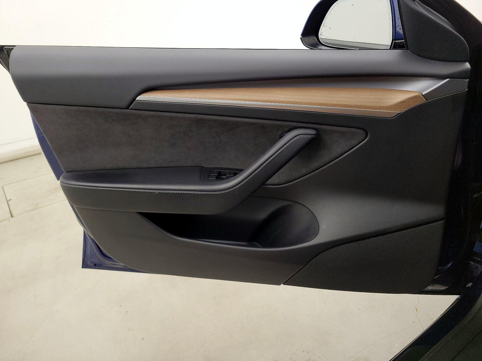 Thumbnail: 2021 Tesla Model 3 - 12