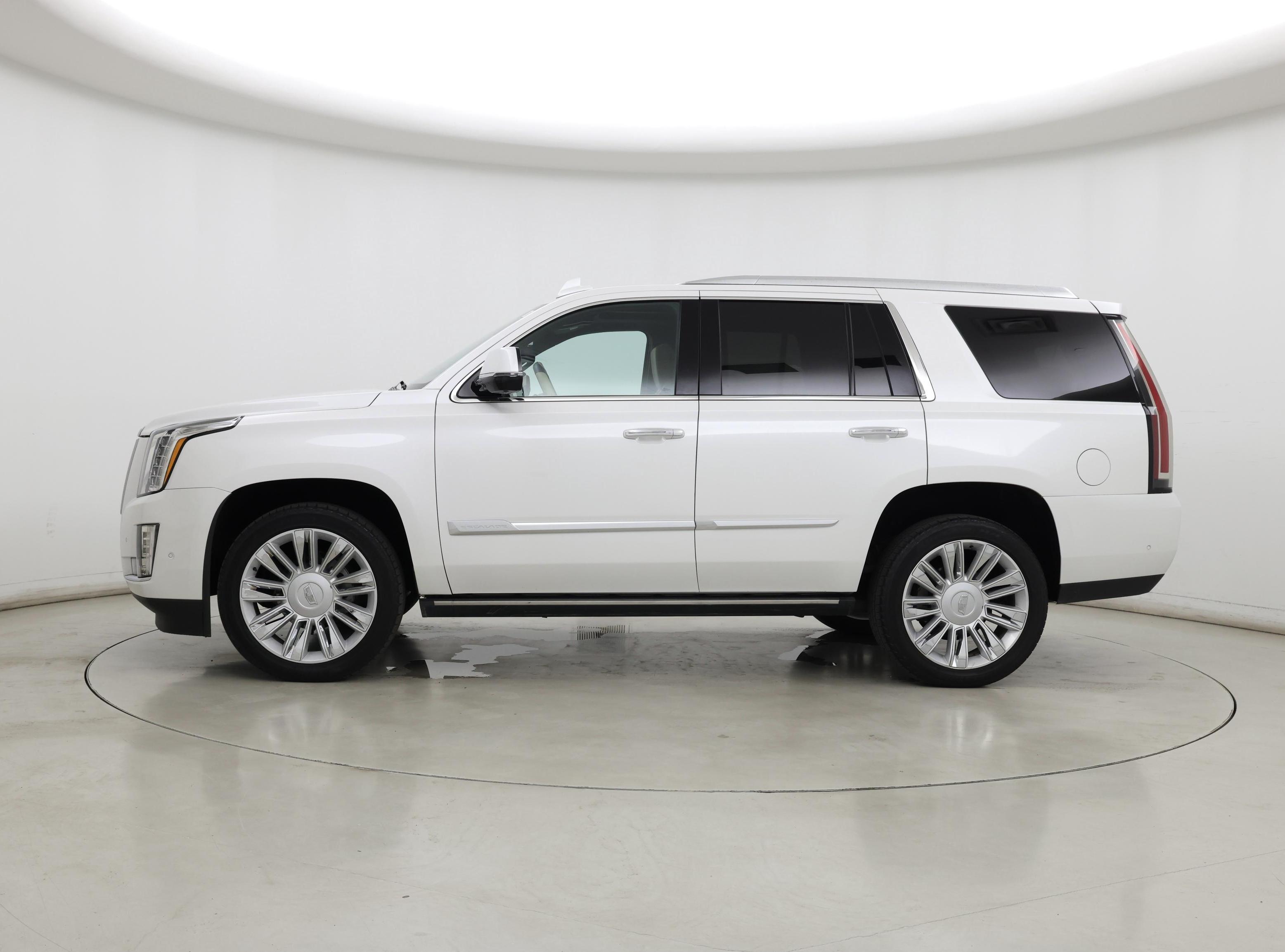 Thumbnail: 2019 Cadillac Escalade - 3