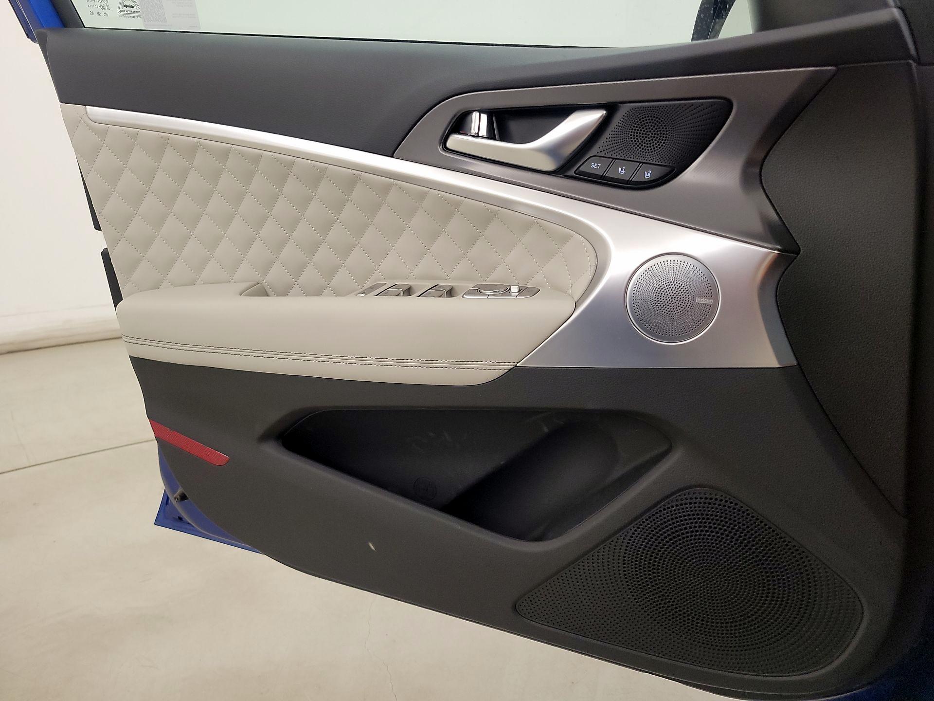 Thumbnail: 2025 Genesis G70 - 12