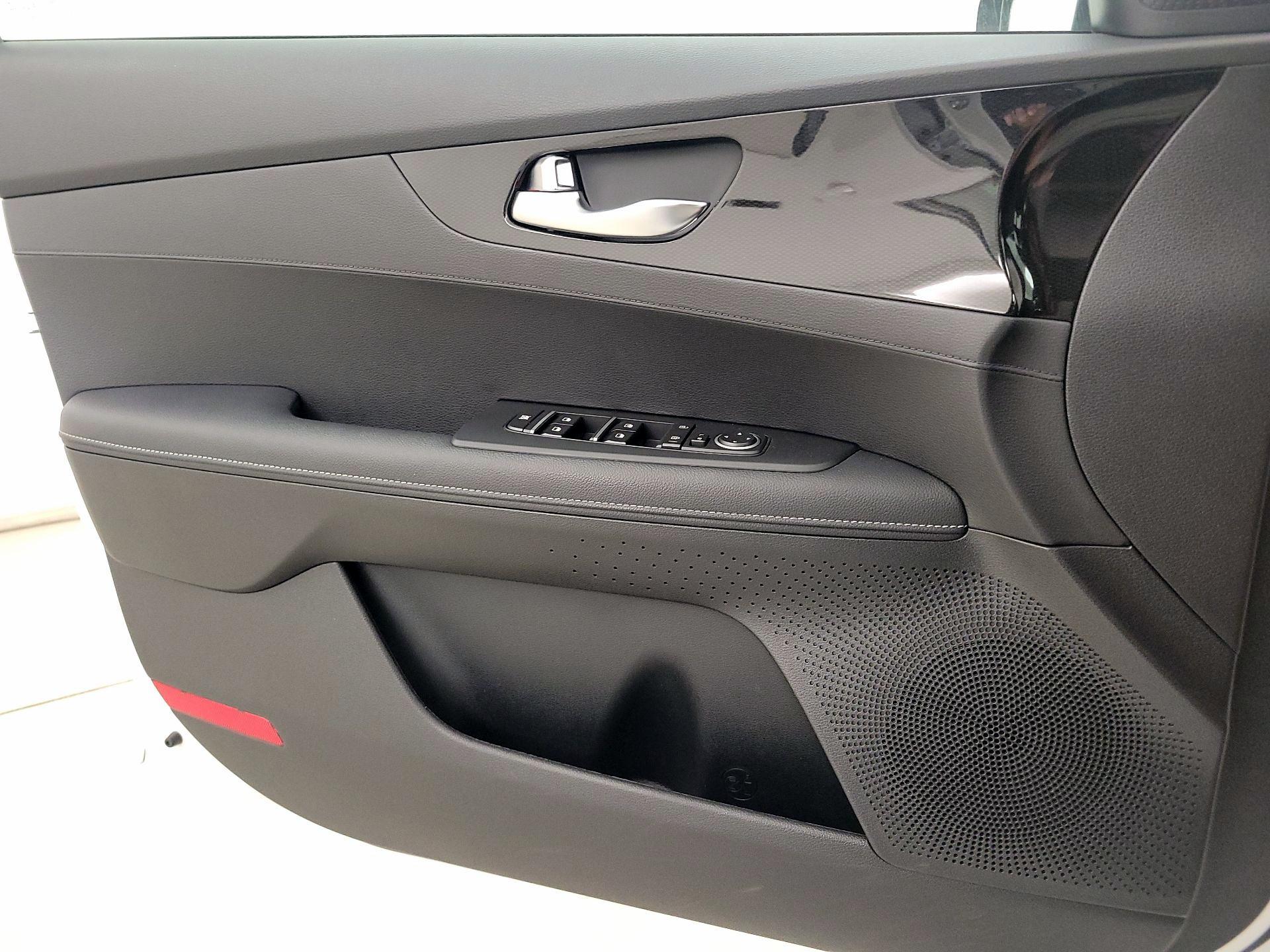 Thumbnail: 2024 Kia Forte - 12