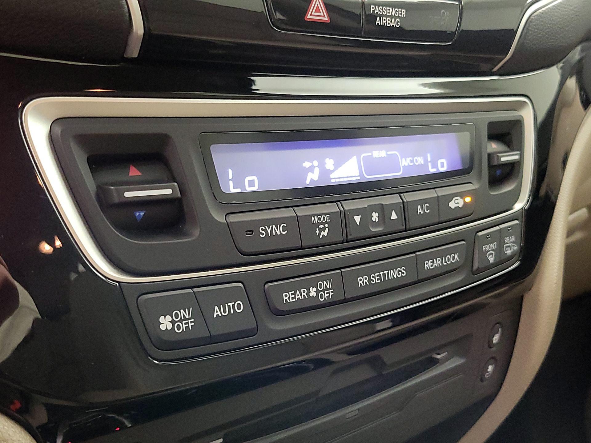 Thumbnail: 2019 Honda Pilot - 17