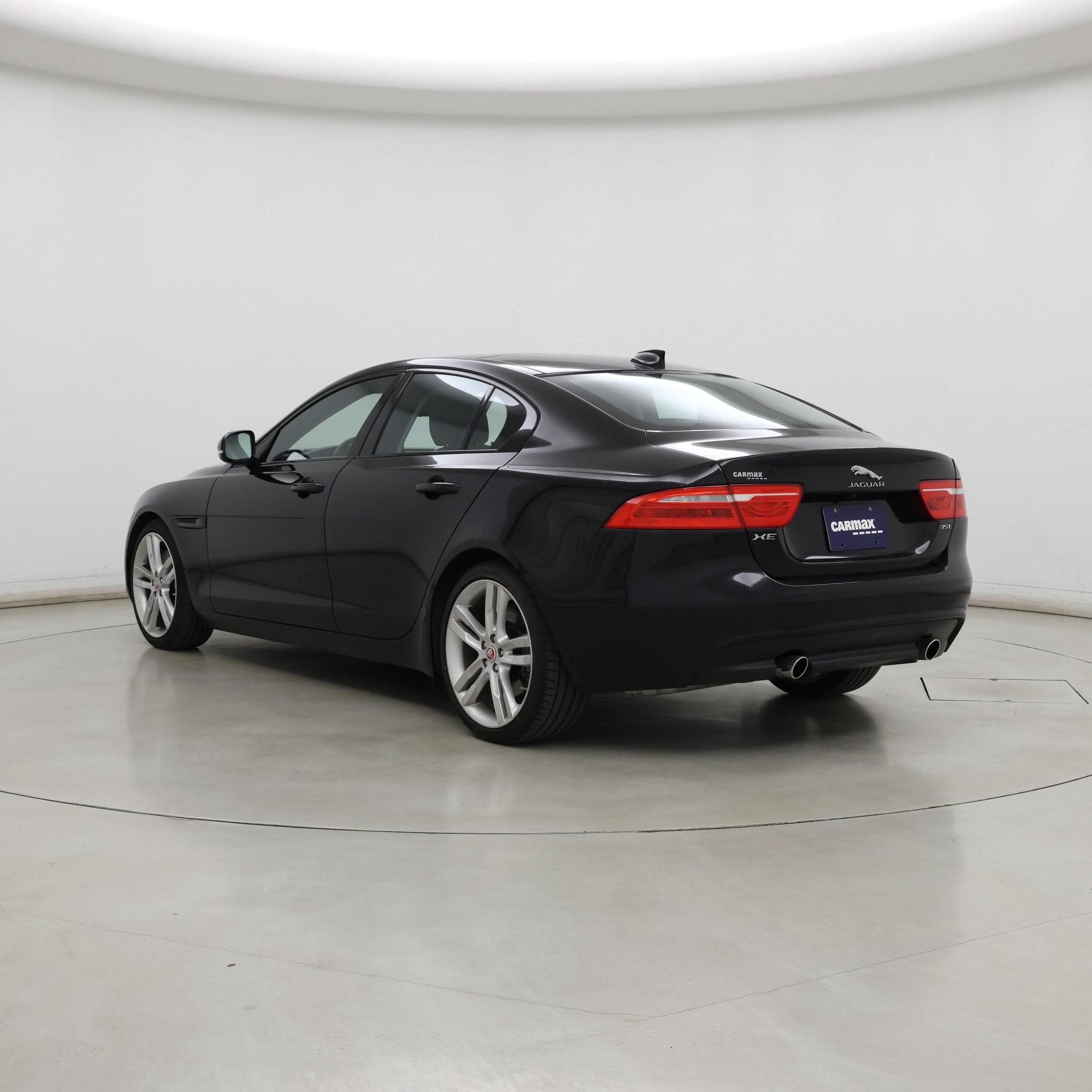 Thumbnail: 2017 Jaguar XE - 2