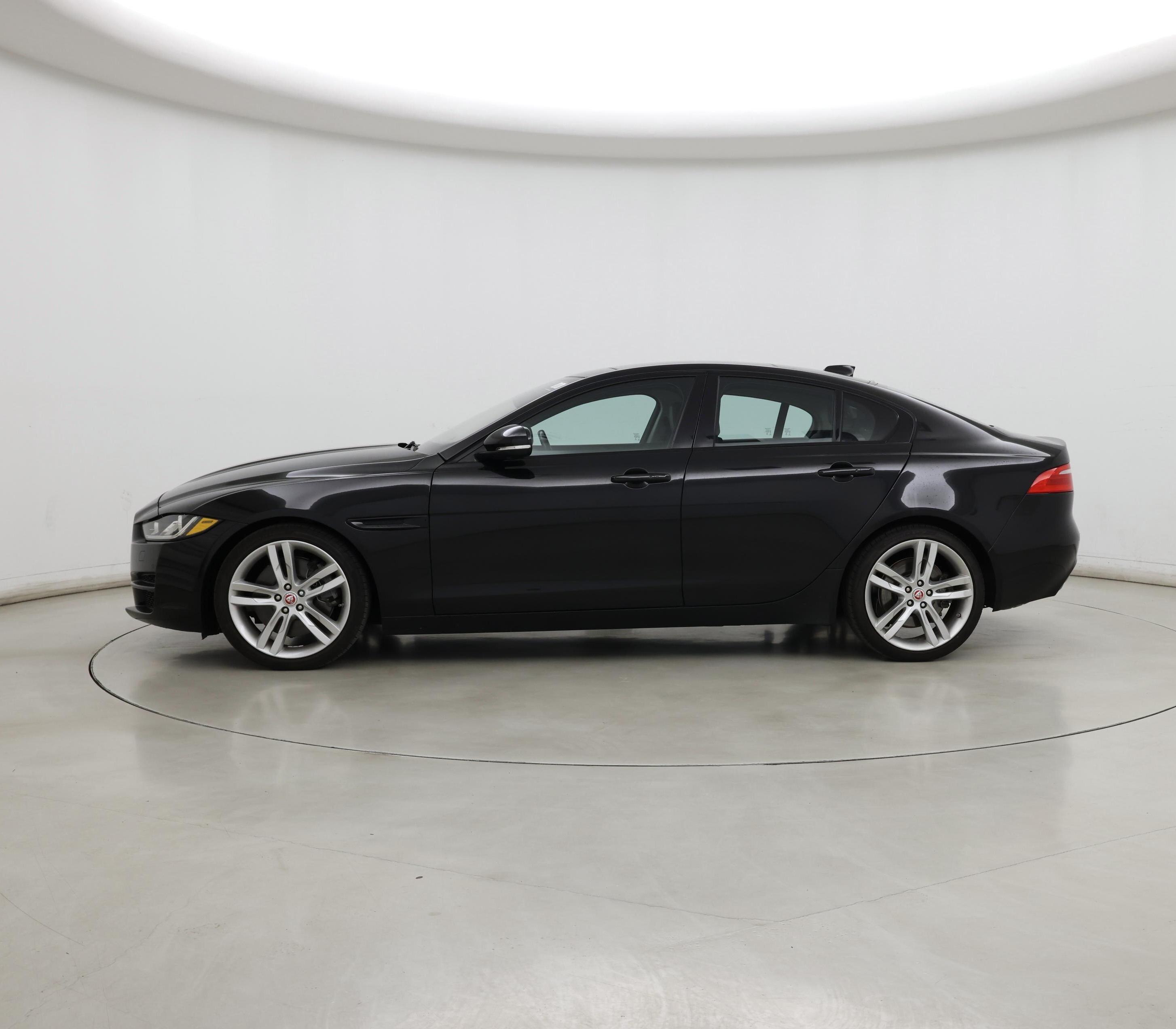 Thumbnail: 2017 Jaguar XE - 3