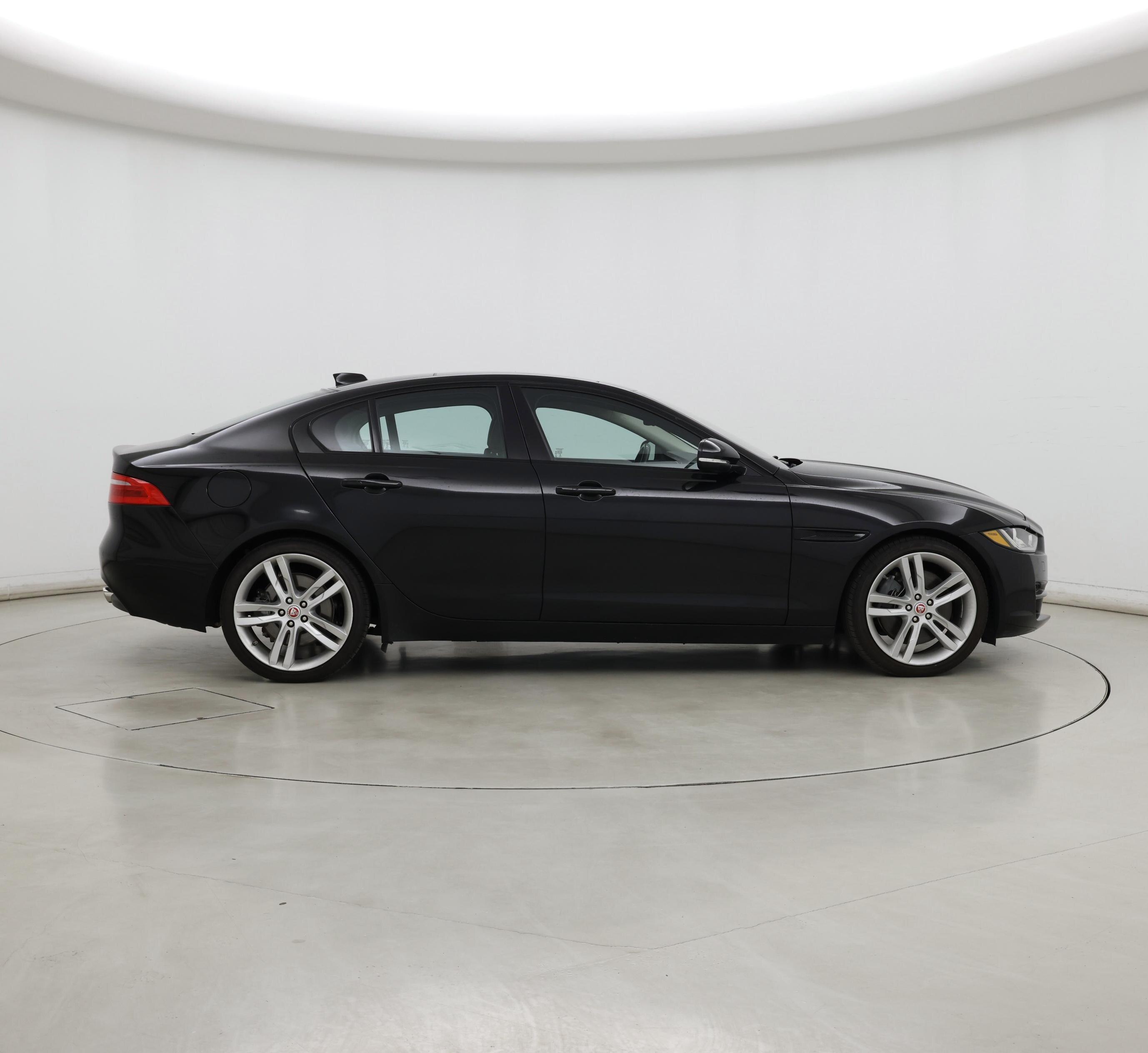 Thumbnail: 2017 Jaguar XE - 7