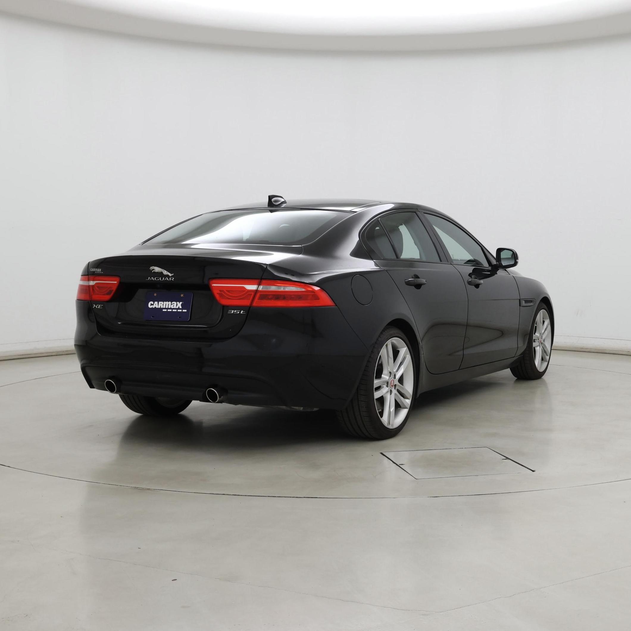Thumbnail: 2017 Jaguar XE - 8