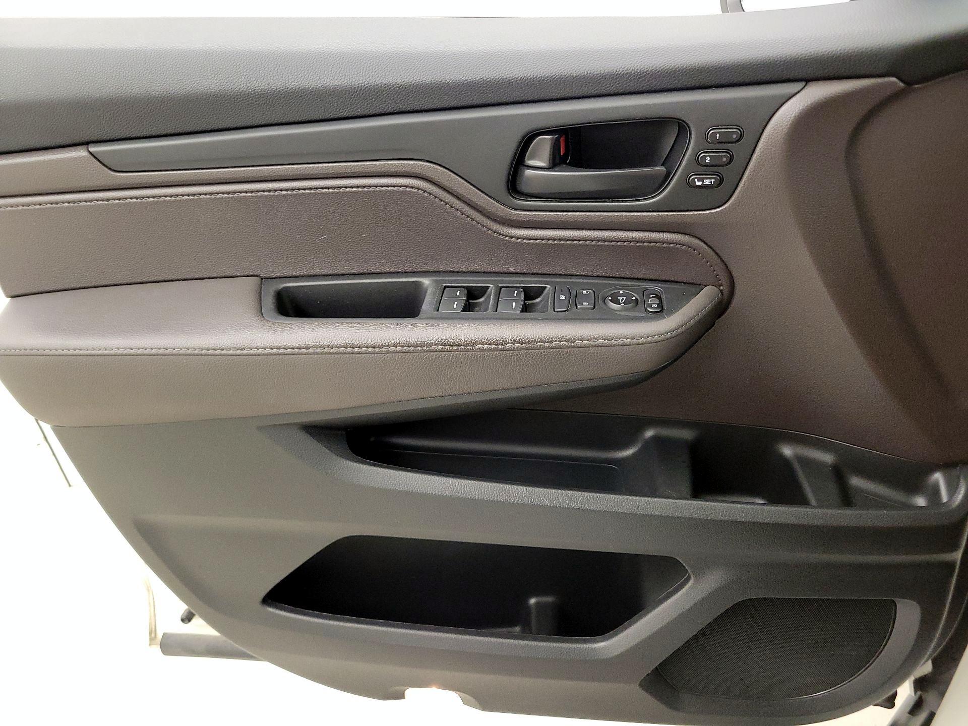 Thumbnail: 2019 Honda Odyssey - 12