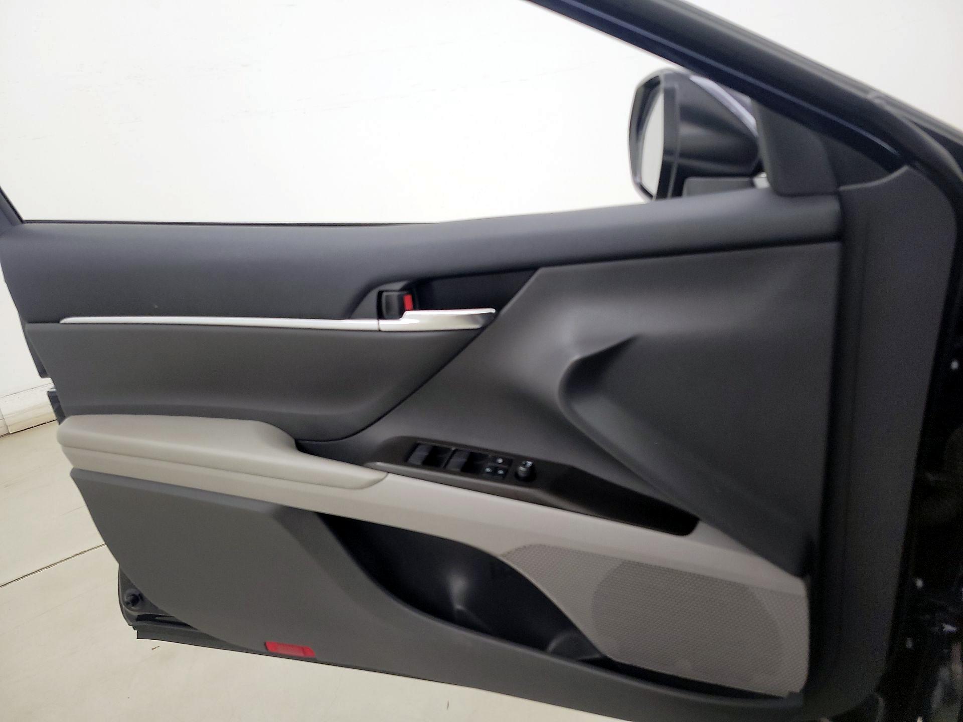 Thumbnail: 2022 Toyota Camry - 12