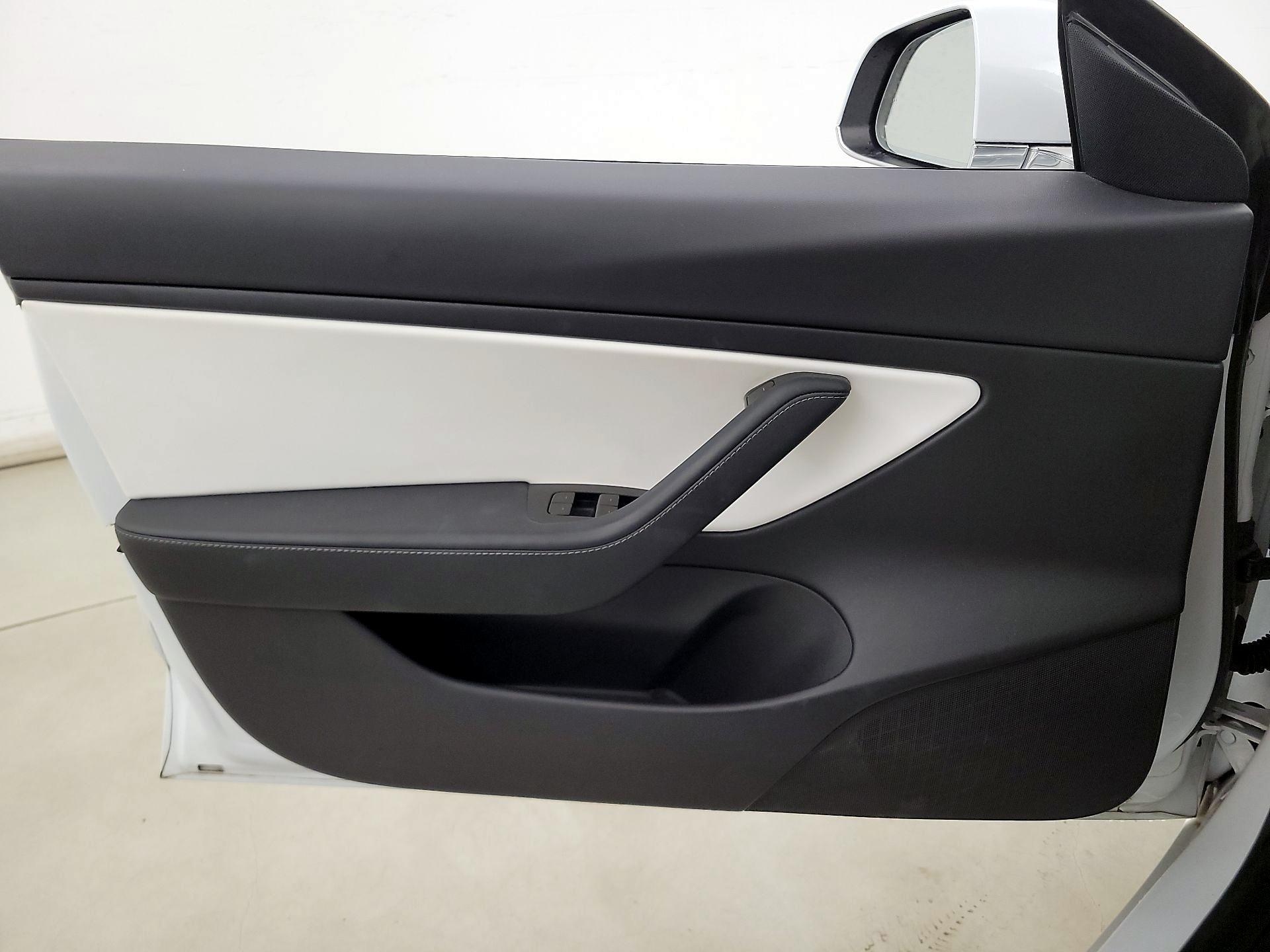Thumbnail: 2020 Tesla Model 3 - 12