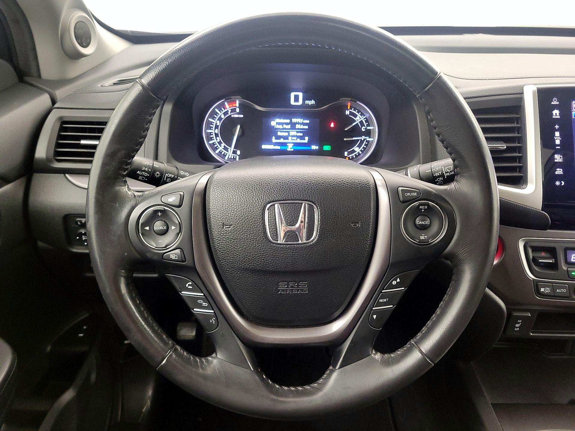 Thumbnail: 2017 Honda Pilot - 10