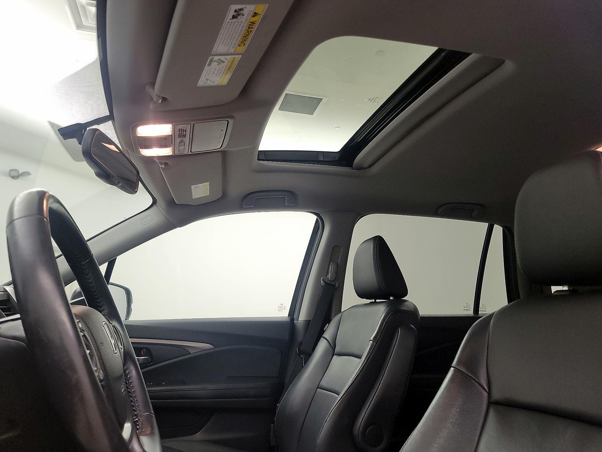 Thumbnail: 2017 Honda Pilot - 20