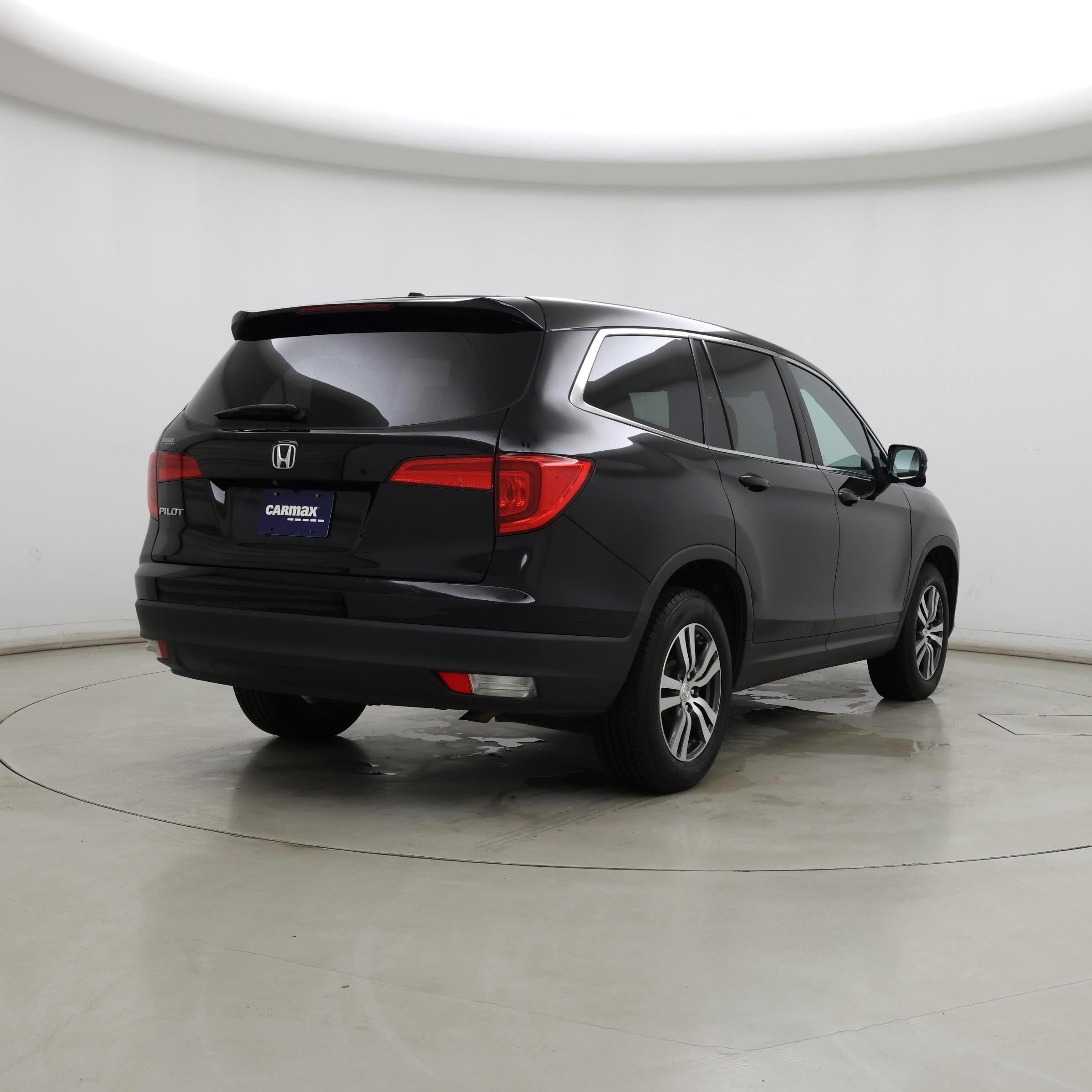 Thumbnail: 2017 Honda Pilot - 8
