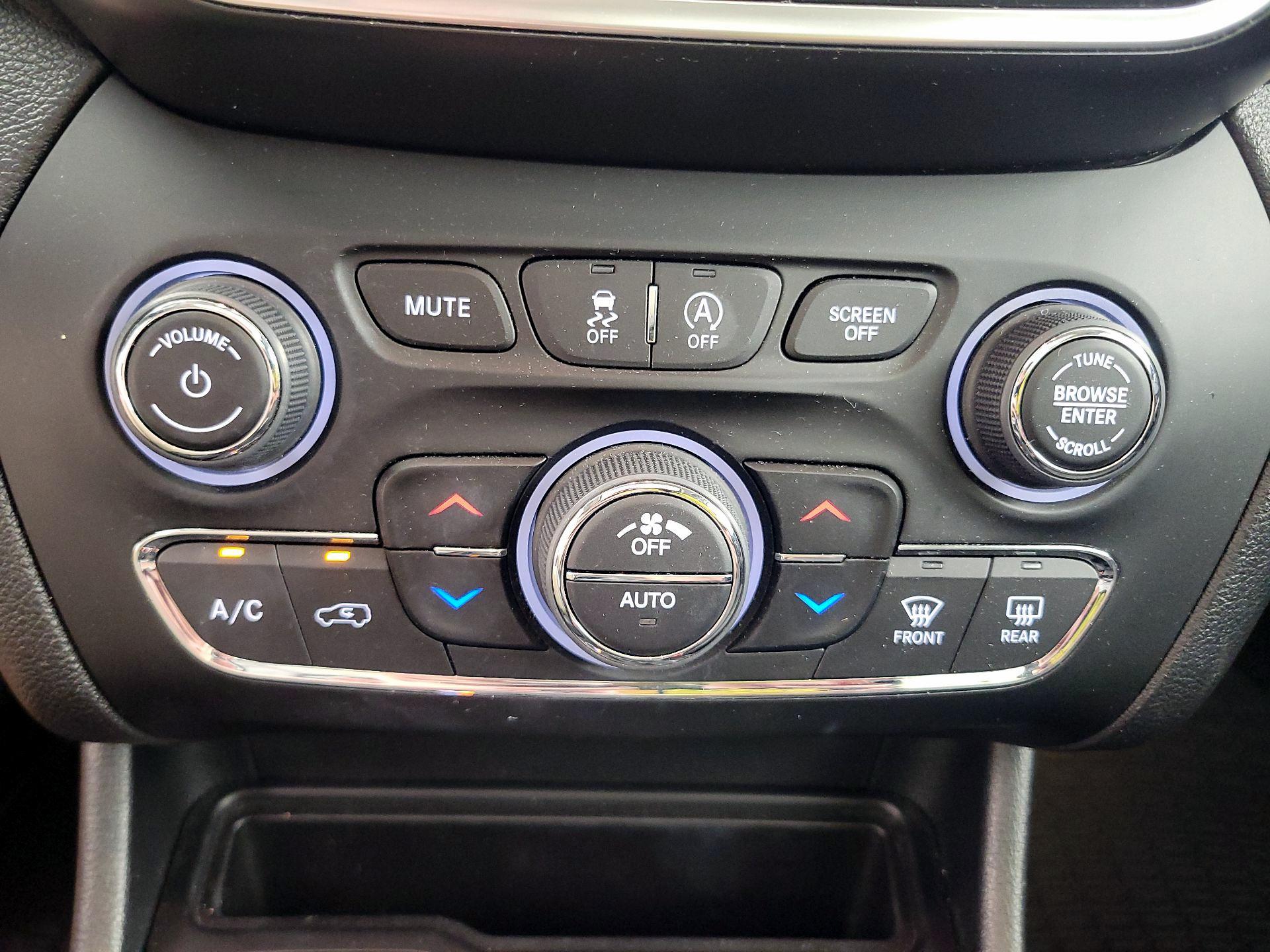 Thumbnail: 2022 Jeep Cherokee - 16