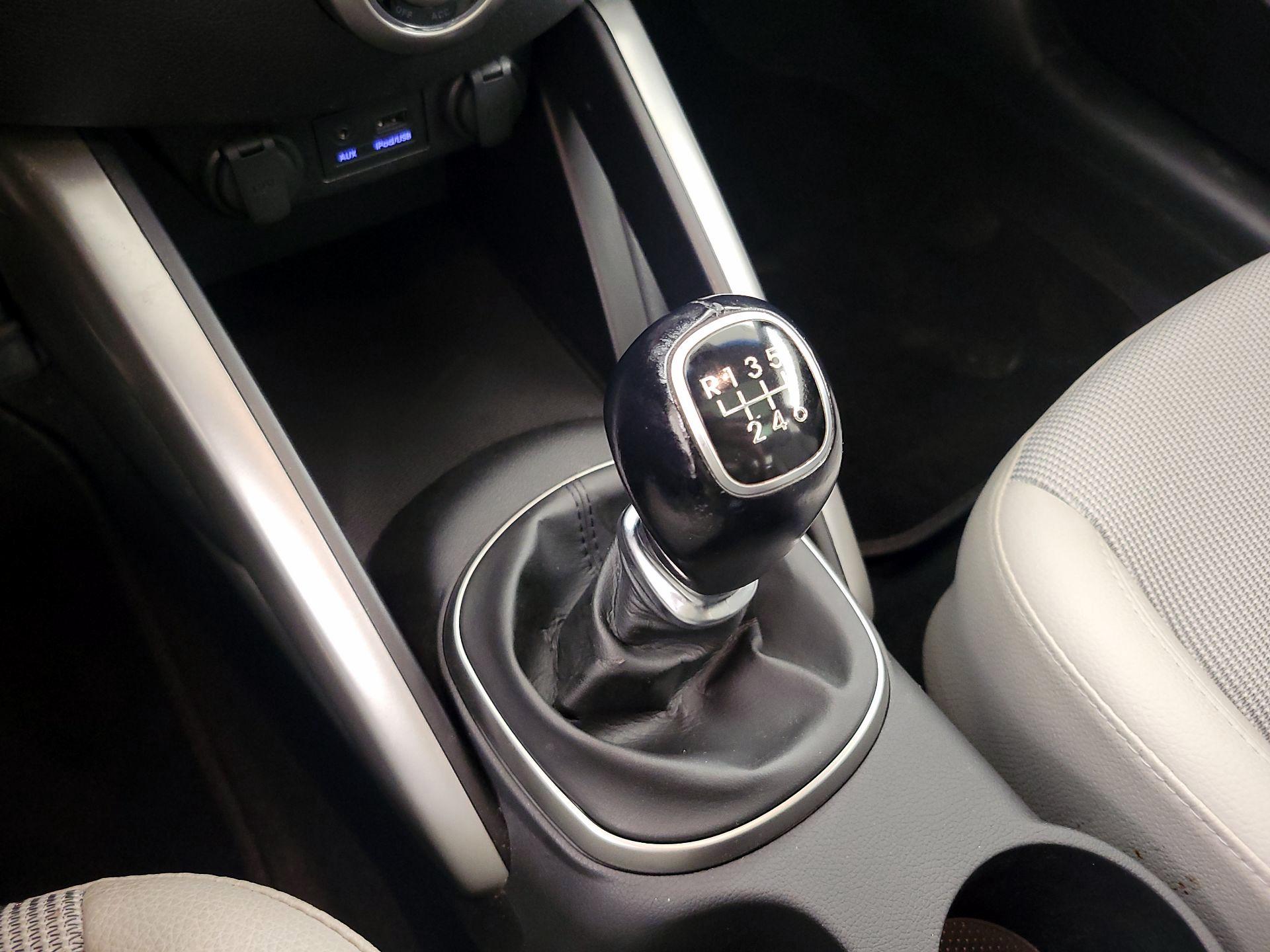 Thumbnail: 2013 Hyundai Veloster - 18