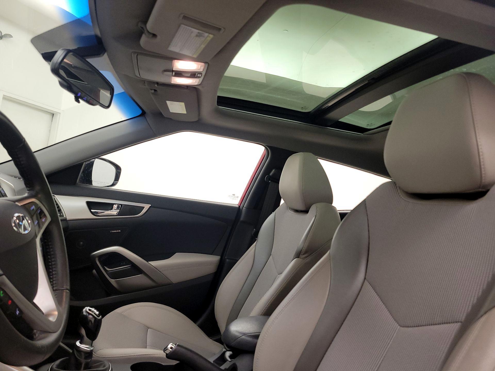 Thumbnail: 2013 Hyundai Veloster - 20