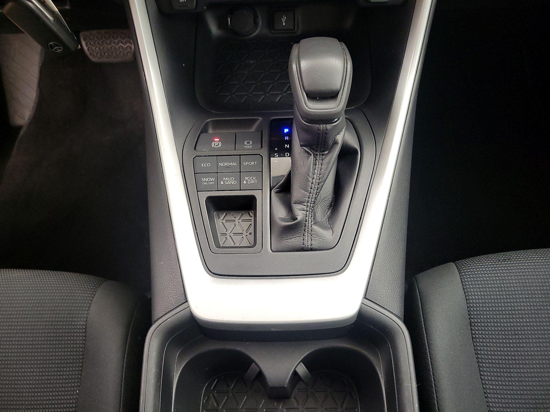 Thumbnail: 2020 Toyota RAV4 - 17
