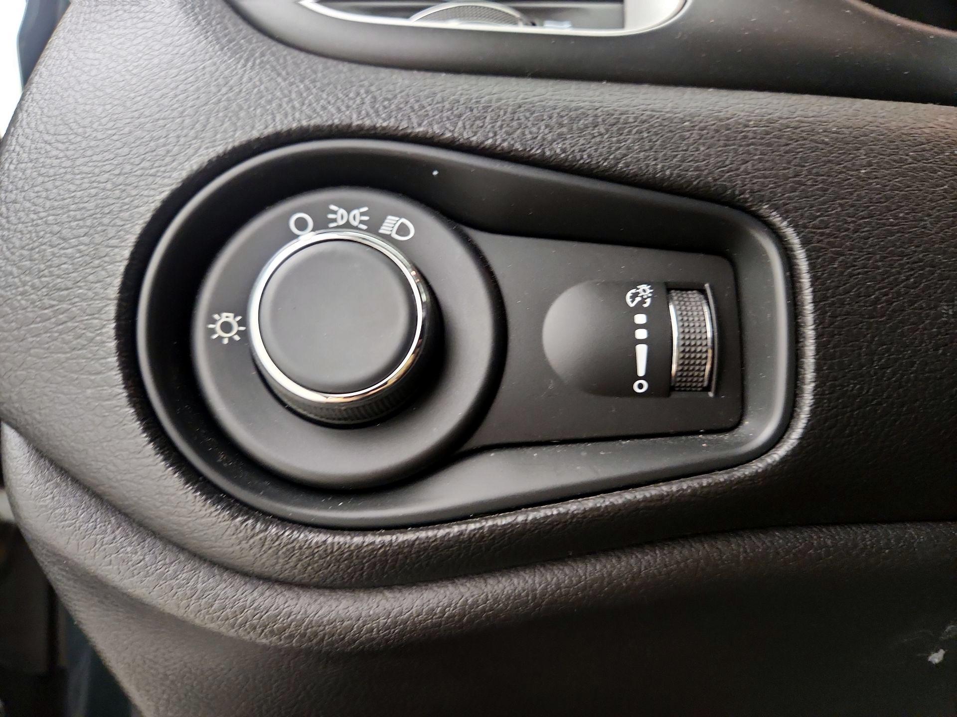 Thumbnail: 2021 Jeep Renegade - 13