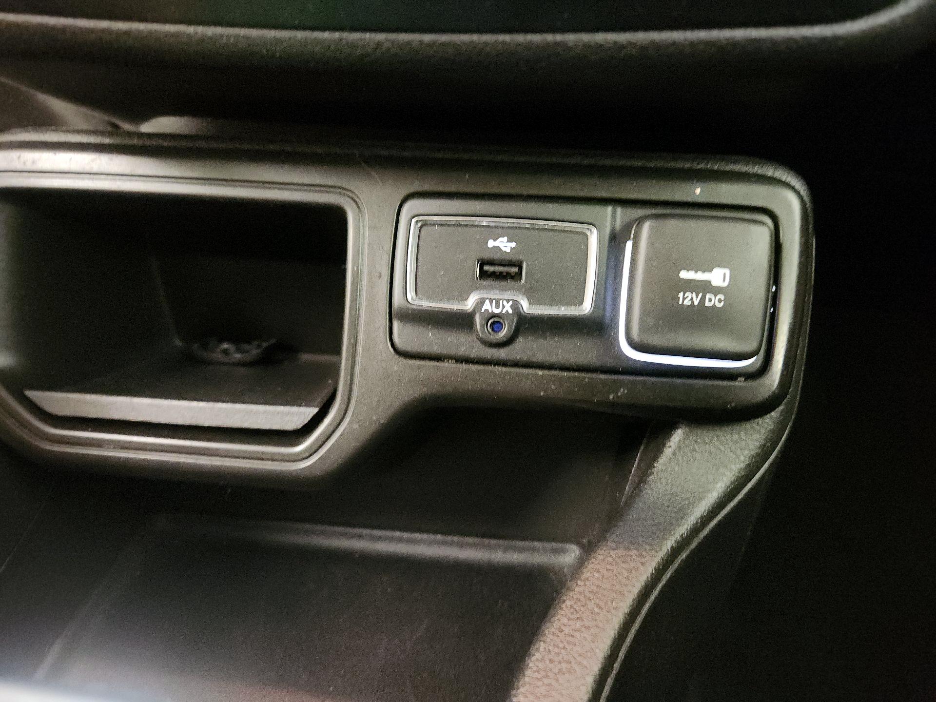 Thumbnail: 2021 Jeep Renegade - 18